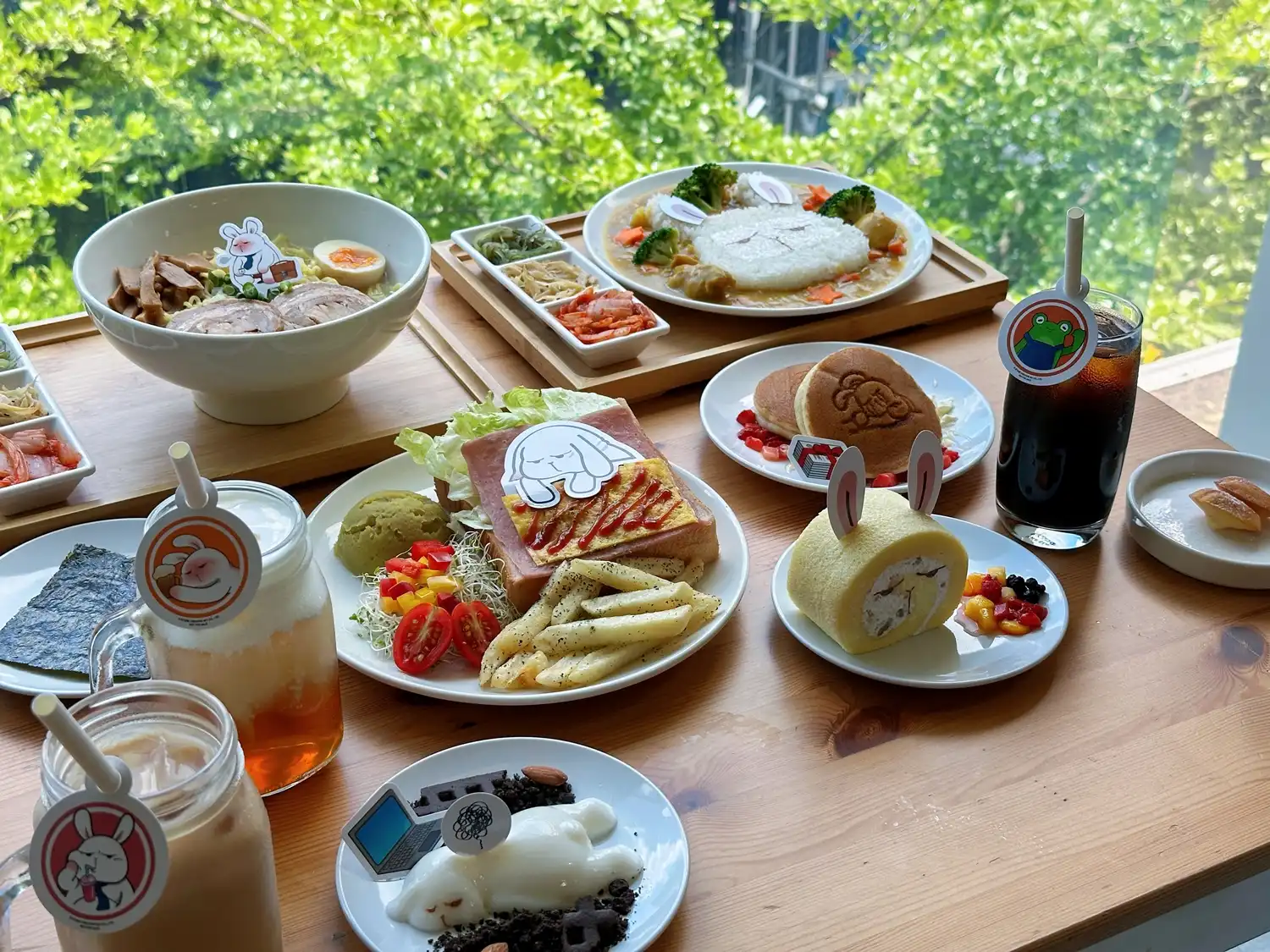【開箱】《MONDAY BRUCE 星期一的布魯斯》X FANFANS CAFÉ 主題聯名咖啡廳，讓星期一上班都不憂鬱！