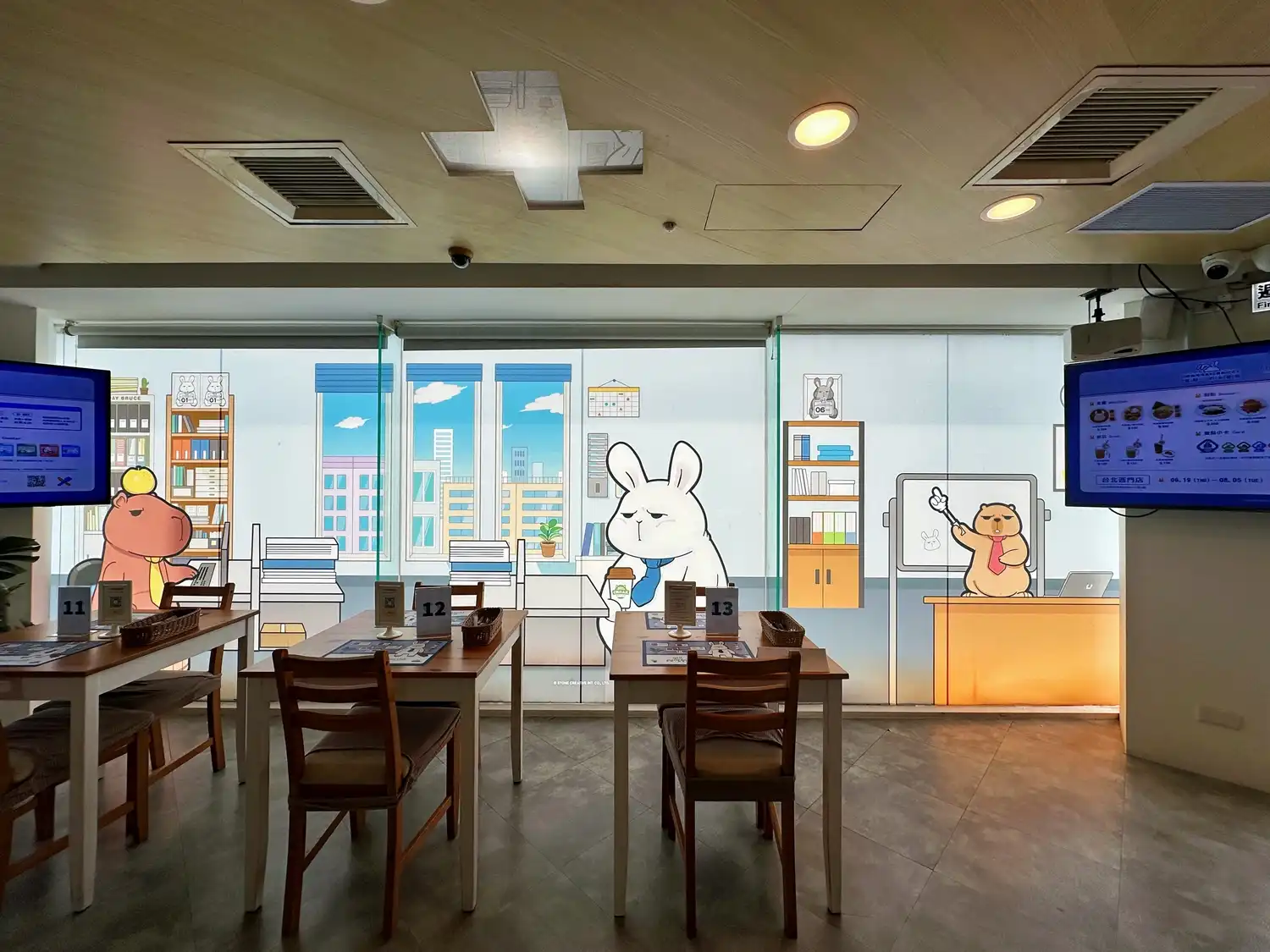 【開箱】《MONDAY BRUCE 星期一的布魯斯》X FANFANS CAFÉ 主題聯名咖啡廳，讓星期一上班都不憂鬱！