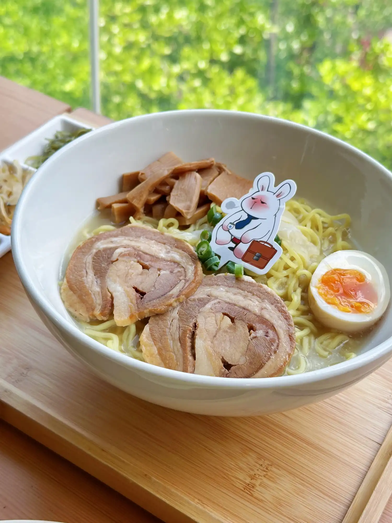 【開箱】《MONDAY BRUCE 星期一的布魯斯》X FANFANS CAFÉ 主題聯名咖啡廳，讓星期一上班都不憂鬱！