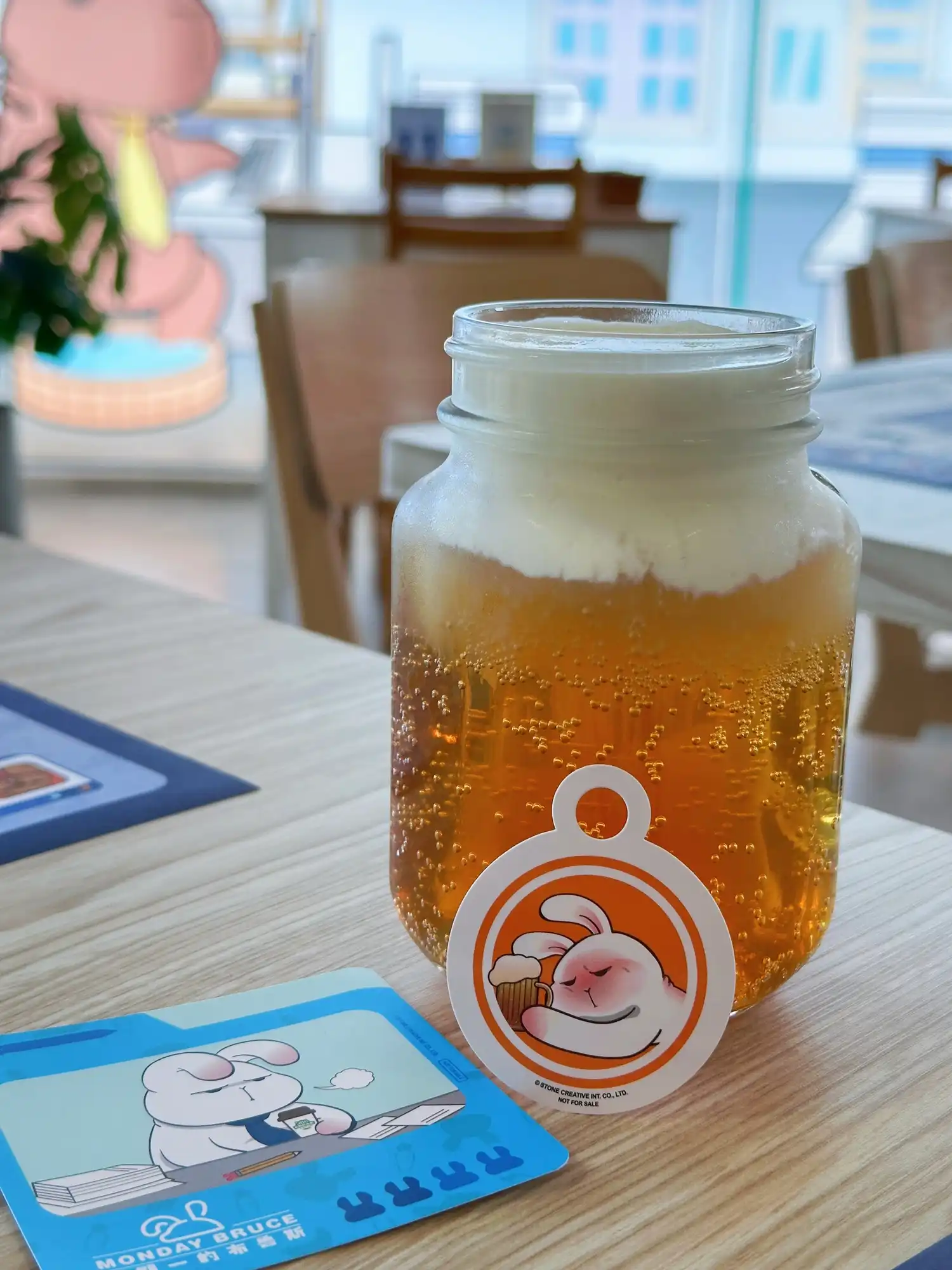 【開箱】《MONDAY BRUCE 星期一的布魯斯》X FANFANS CAFÉ 主題聯名咖啡廳，讓星期一上班都不憂鬱！