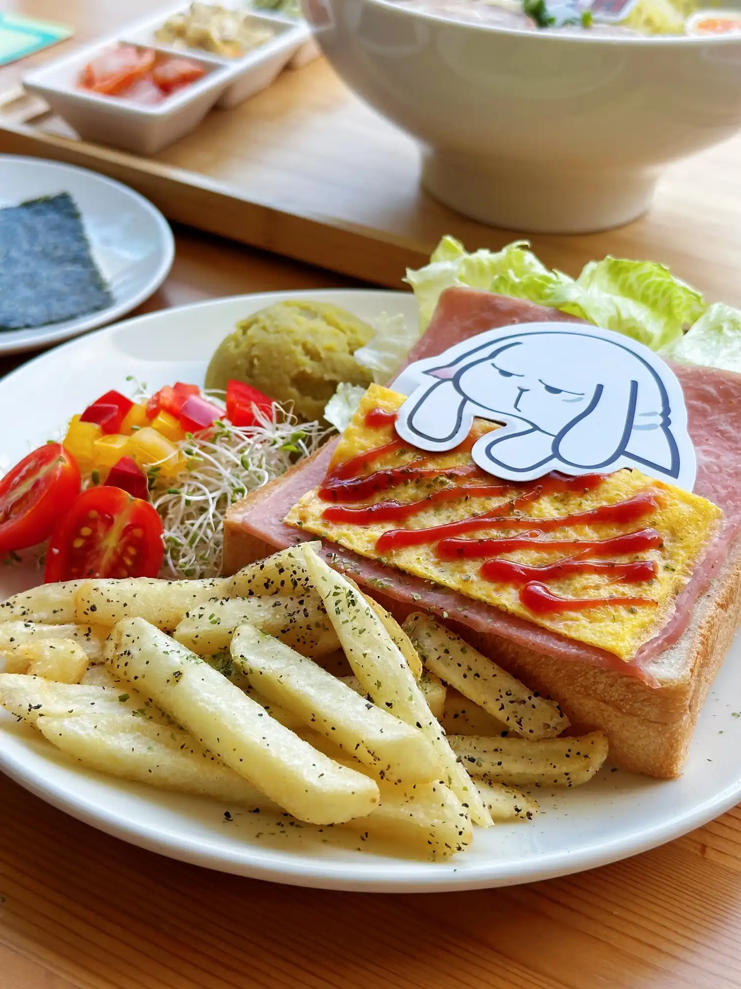 【開箱】《MONDAY BRUCE 星期一的布魯斯》X FANFANS CAFÉ 主題聯名咖啡廳，讓星期一上班都不憂鬱！