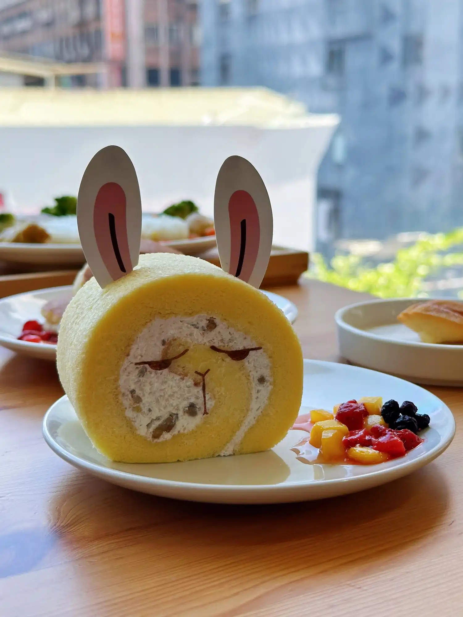 【開箱】《MONDAY BRUCE 星期一的布魯斯》X FANFANS CAFÉ 主題聯名咖啡廳，讓星期一上班都不憂鬱！