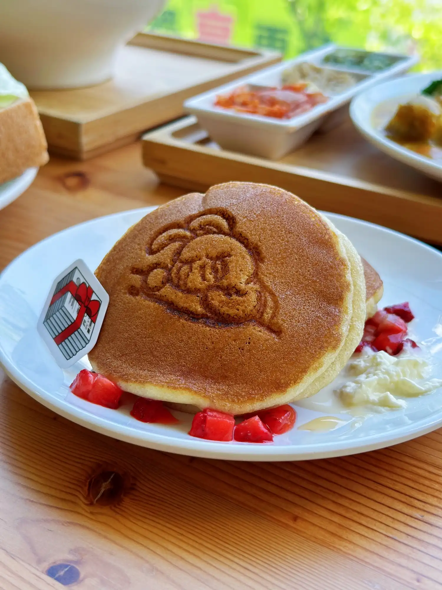 【開箱】《MONDAY BRUCE 星期一的布魯斯》X FANFANS CAFÉ 主題聯名咖啡廳，讓星期一上班都不憂鬱！