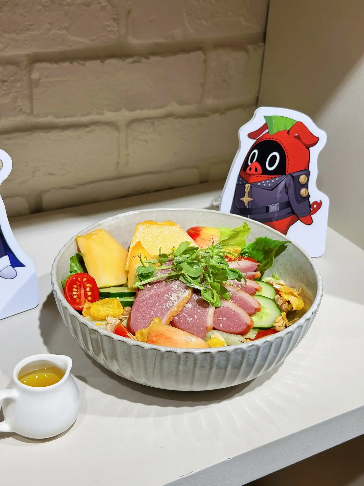 【開箱】《絕區零》× 萌番 More Fun 聯動主題餐廳！泳裝柚葉與愛麗絲陪你度過夏日！
