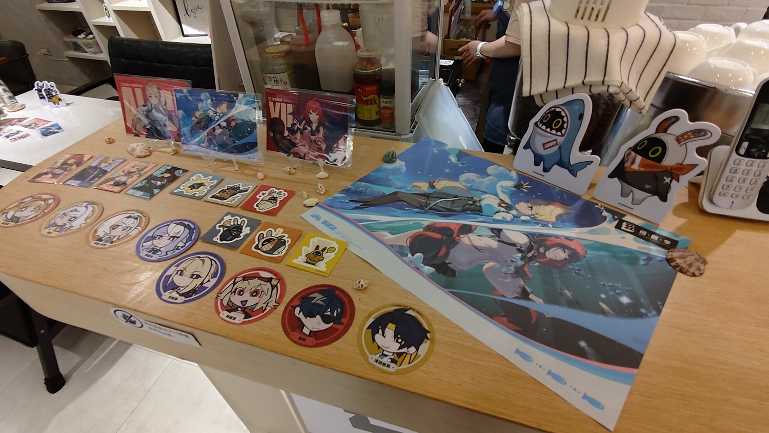 【開箱】《絕區零》× 萌番 More Fun 聯動主題餐廳！泳裝柚葉與愛麗絲陪你度過夏日！