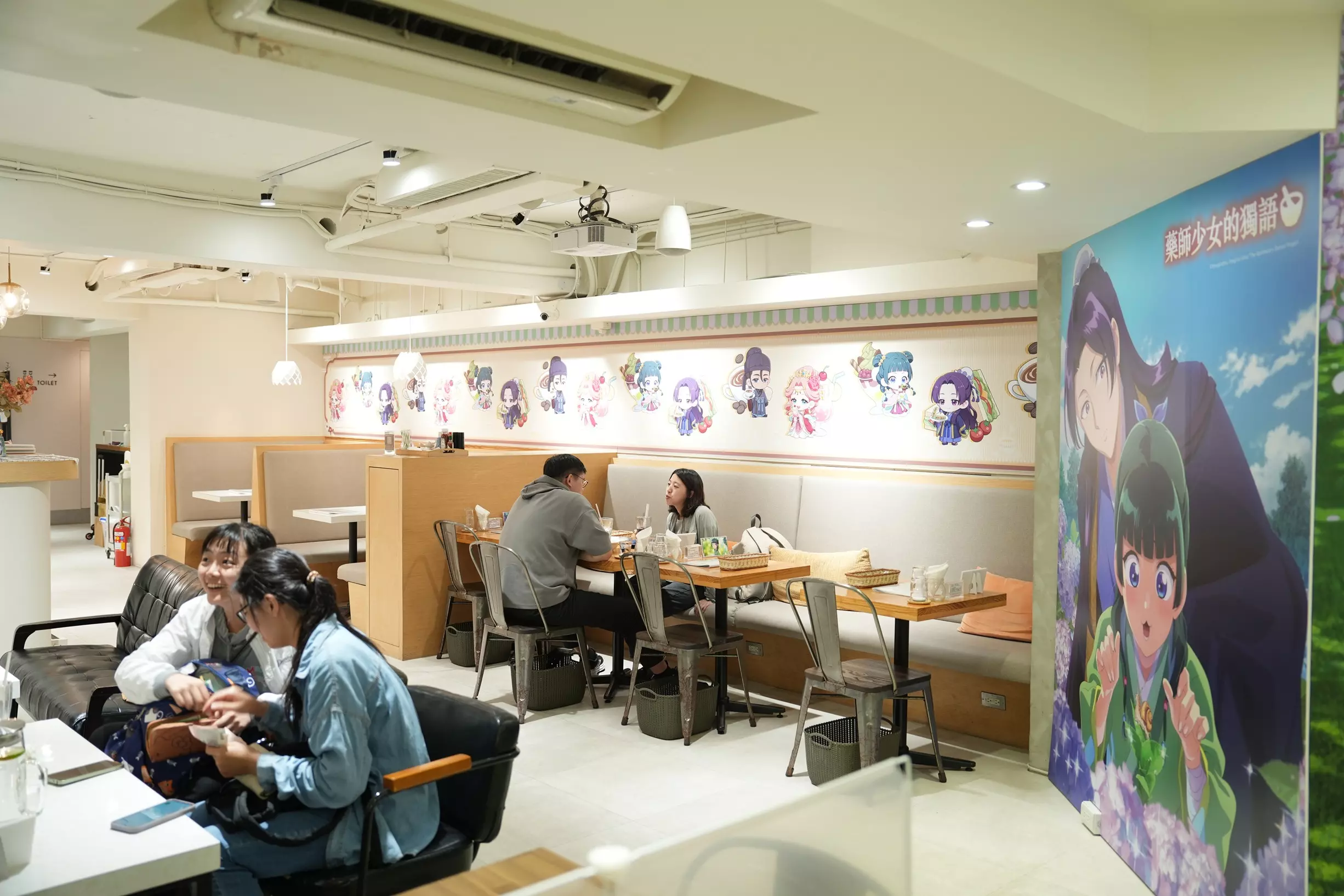 【開箱】《藥屋少女的獨語》x 萌番 More Fun 聯動主題餐廳！ 貓貓的藥草饗宴限時登場