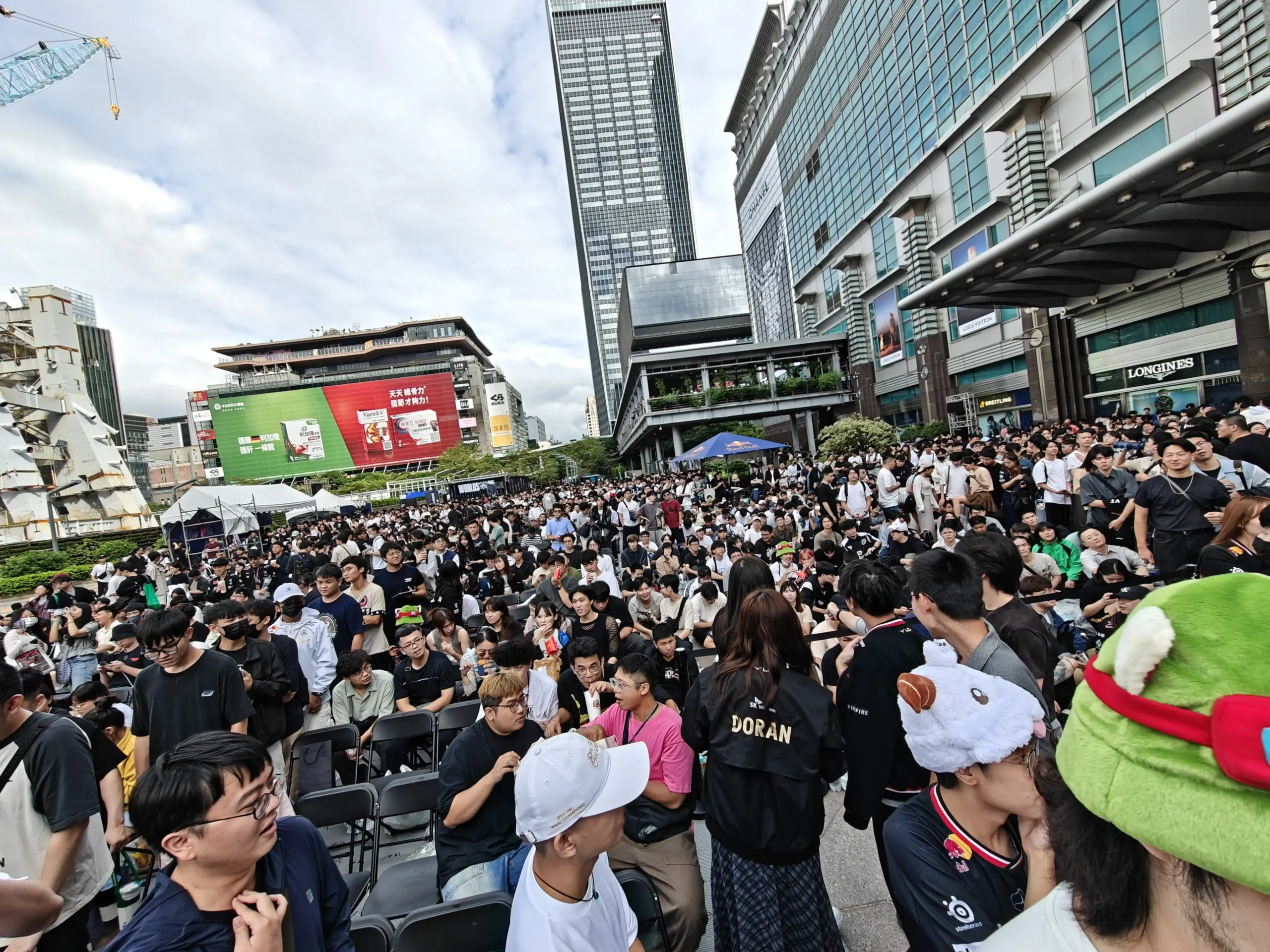 《英雄聯盟》見證六冠傳奇誕生 101 水舞廣場 觀賽派對賽後回顧