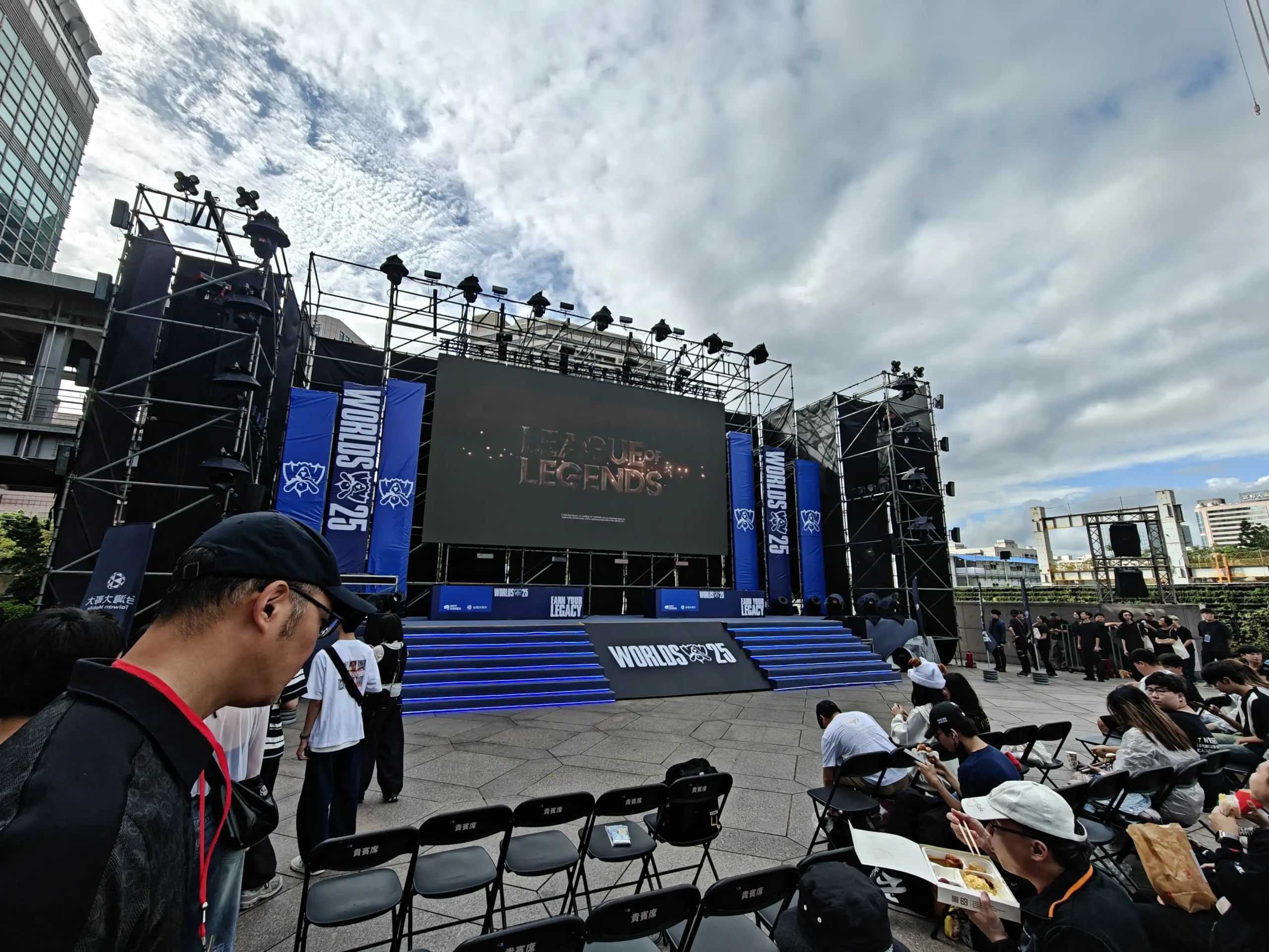 《英雄聯盟》見證六冠傳奇誕生 101 水舞廣場 觀賽派對賽後回顧