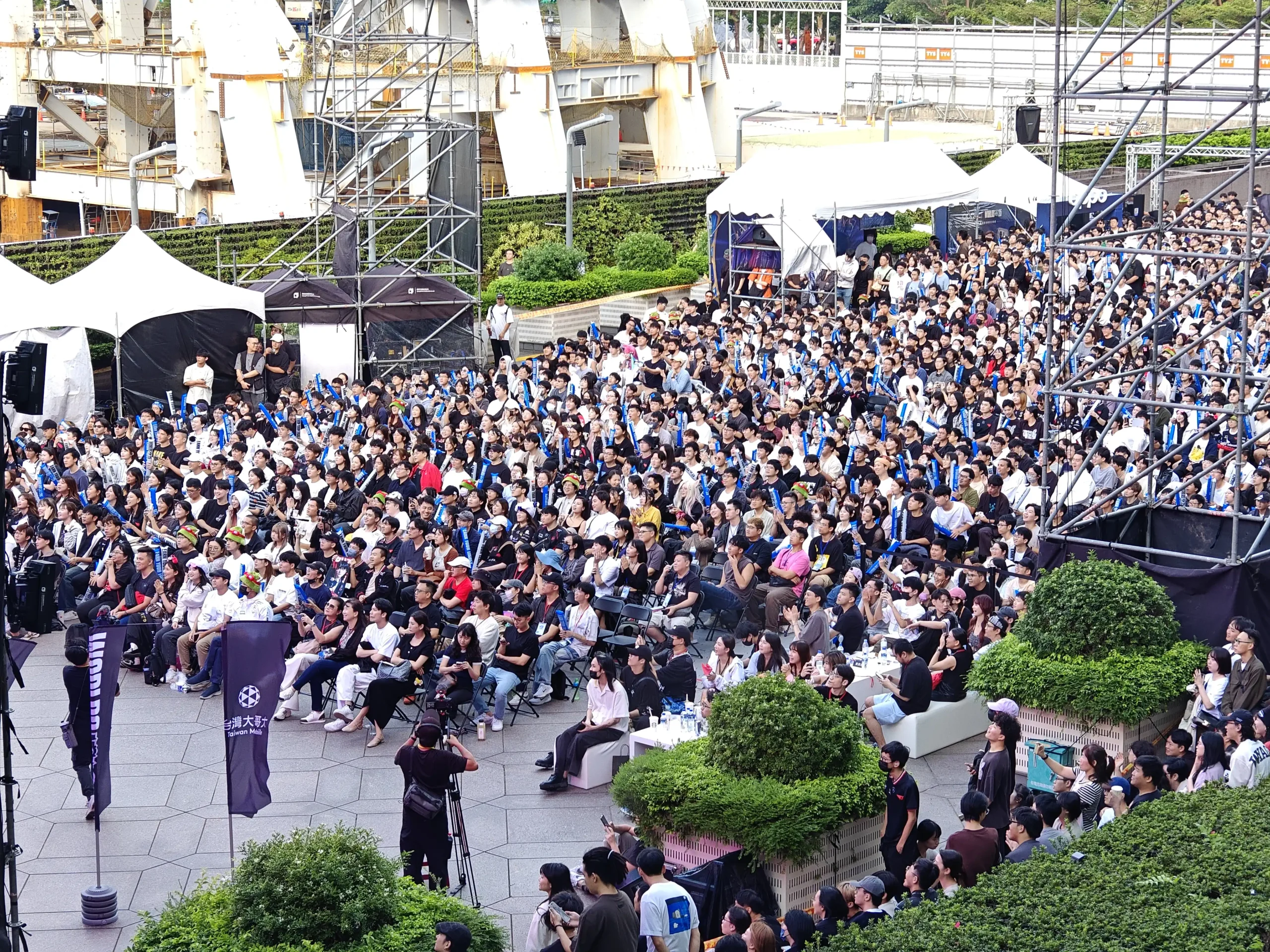 《英雄聯盟》見證六冠傳奇誕生 101 水舞廣場 觀賽派對賽後回顧