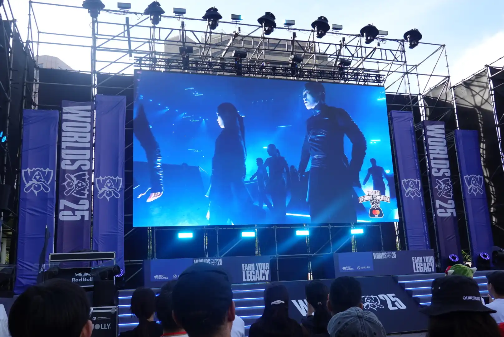 《英雄聯盟》見證六冠傳奇誕生 101 水舞廣場 觀賽派對賽後回顧