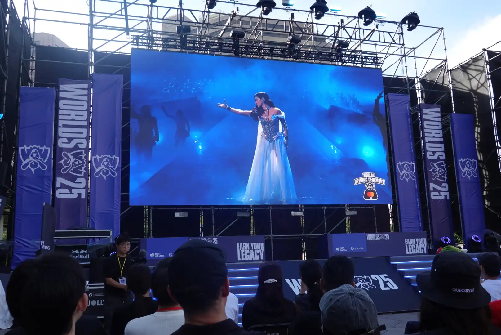 《英雄聯盟》見證六冠傳奇誕生 101 水舞廣場 觀賽派對賽後回顧