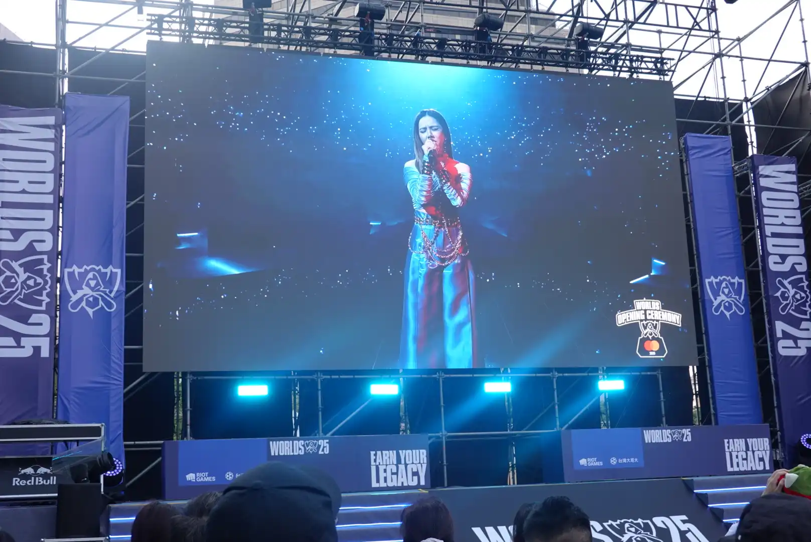 《英雄聯盟》見證六冠傳奇誕生 101 水舞廣場 觀賽派對賽後回顧