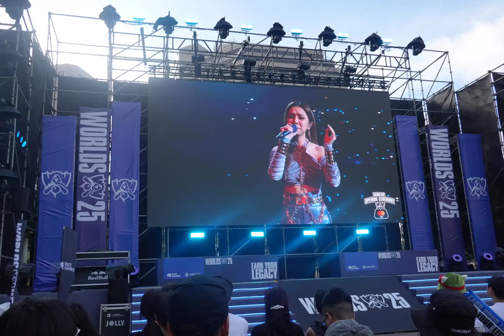 《英雄聯盟》見證六冠傳奇誕生 101 水舞廣場 觀賽派對賽後回顧