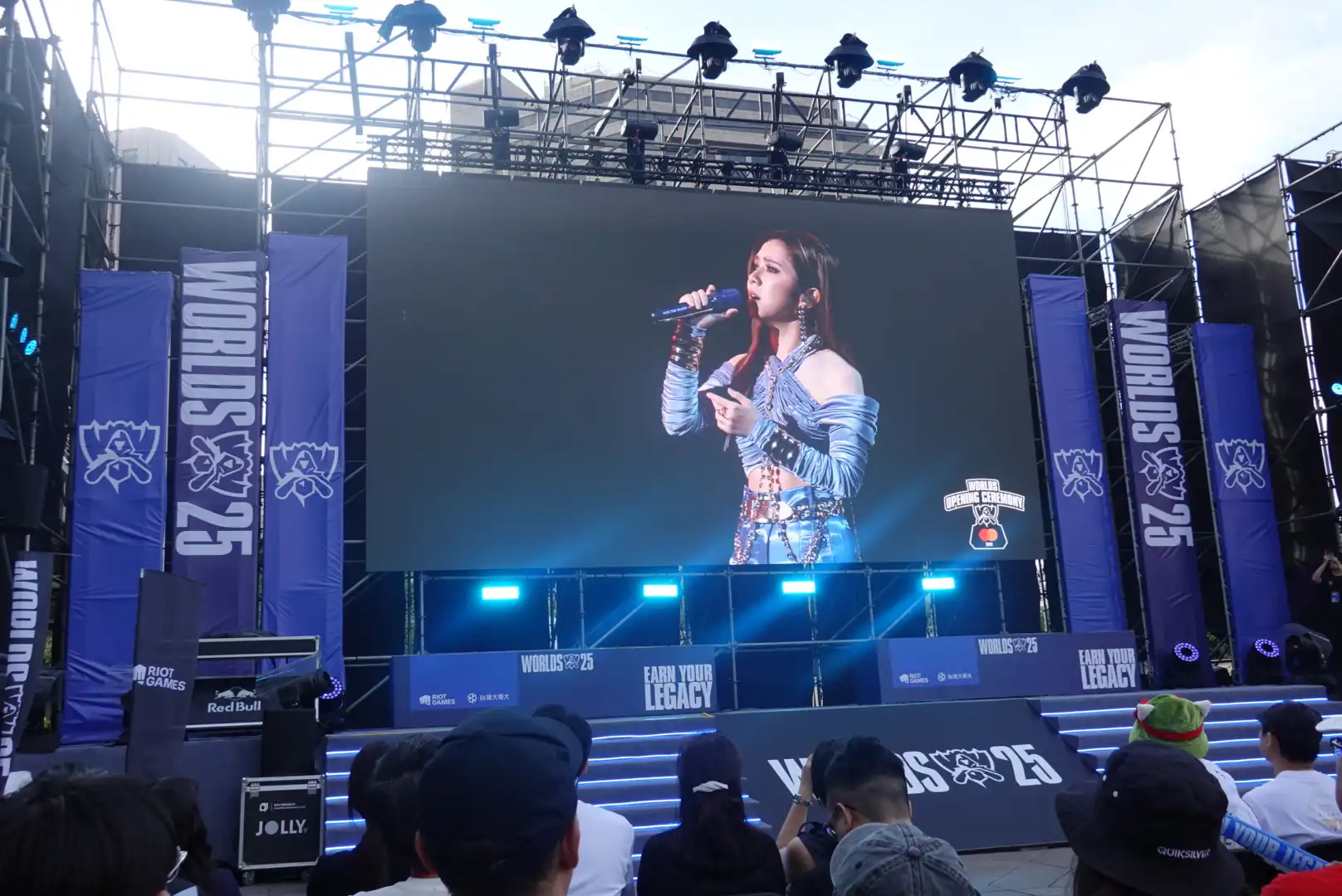 《英雄聯盟》見證六冠傳奇誕生 101 水舞廣場 觀賽派對賽後回顧