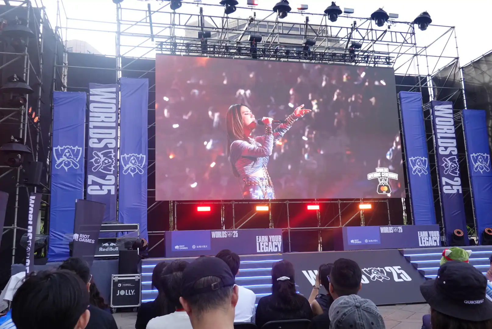 《英雄聯盟》見證六冠傳奇誕生 101 水舞廣場 觀賽派對賽後回顧