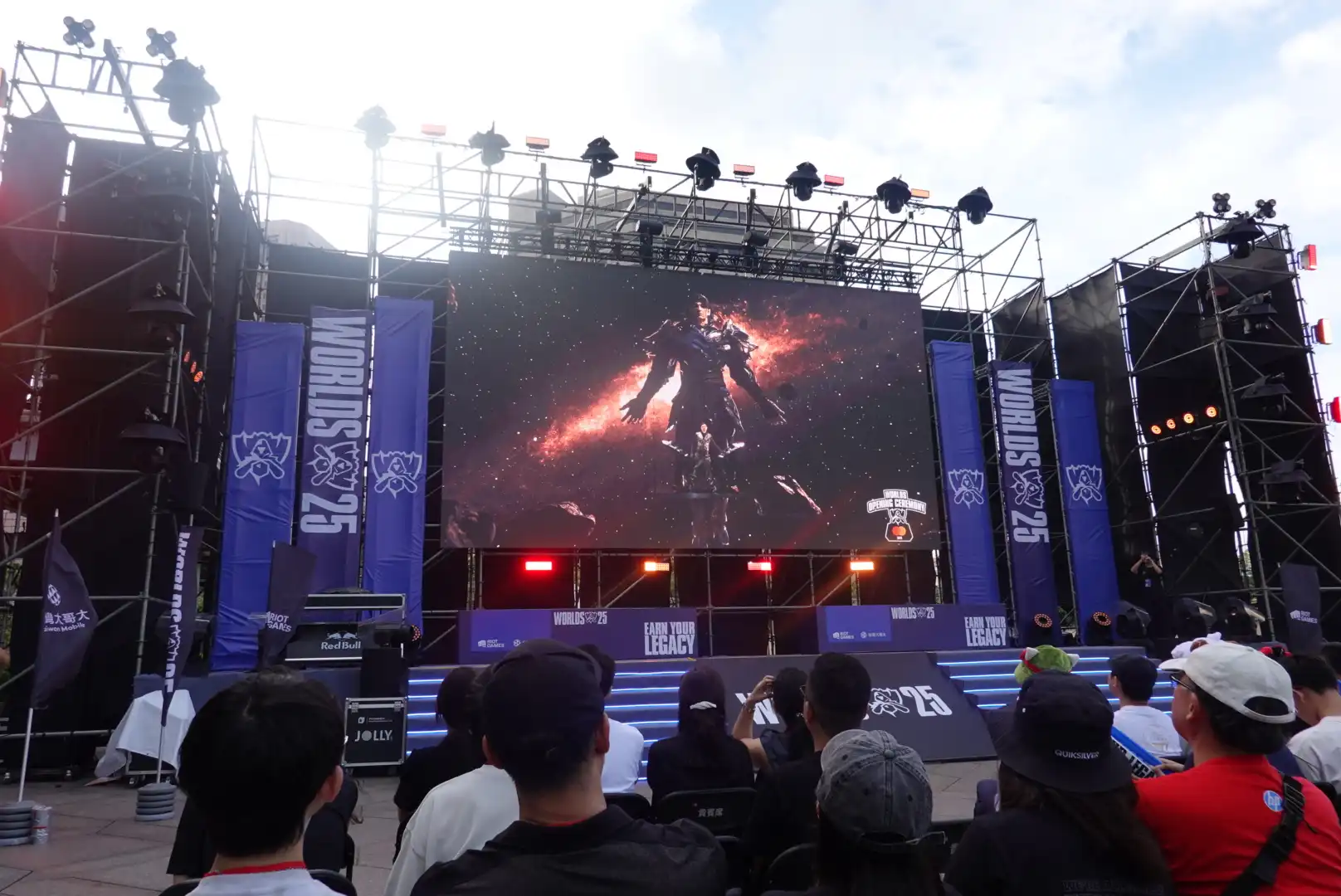 《英雄聯盟》見證六冠傳奇誕生 101 水舞廣場 觀賽派對賽後回顧