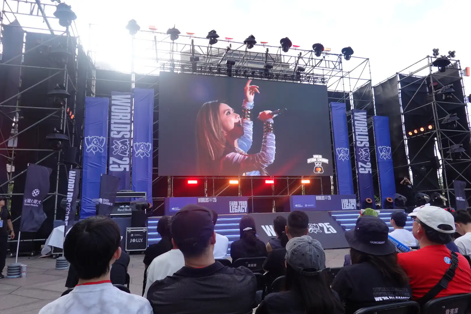 《英雄聯盟》見證六冠傳奇誕生 101 水舞廣場 觀賽派對賽後回顧