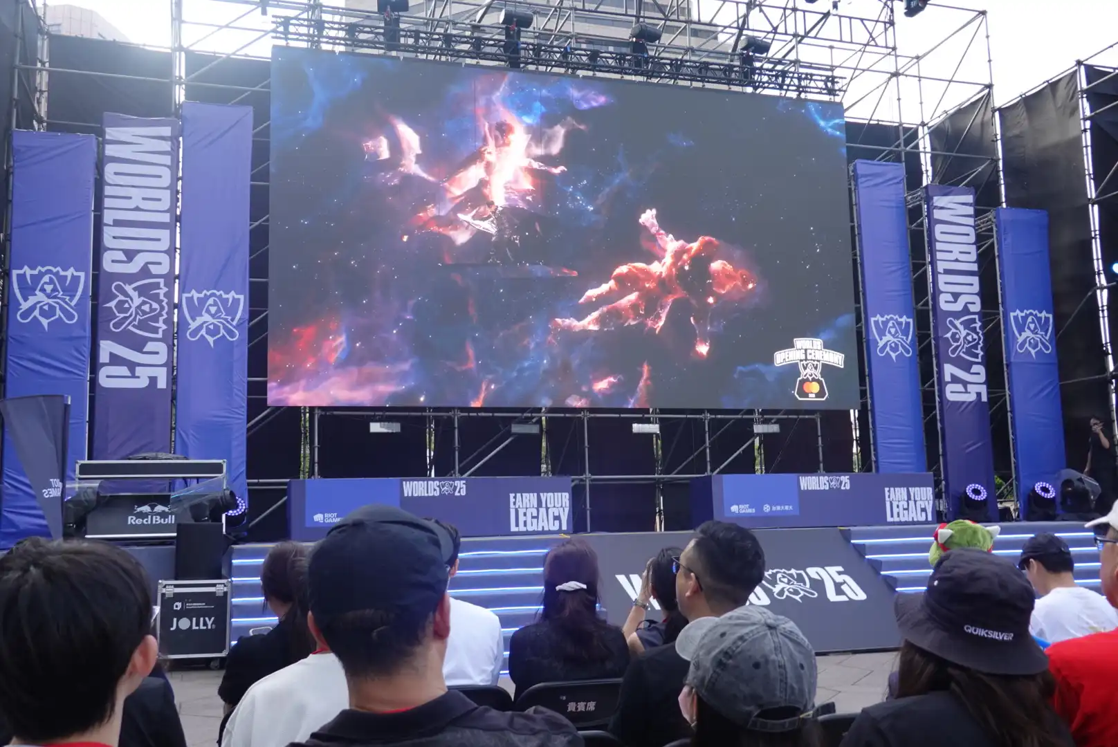 《英雄聯盟》見證六冠傳奇誕生 101 水舞廣場 觀賽派對賽後回顧