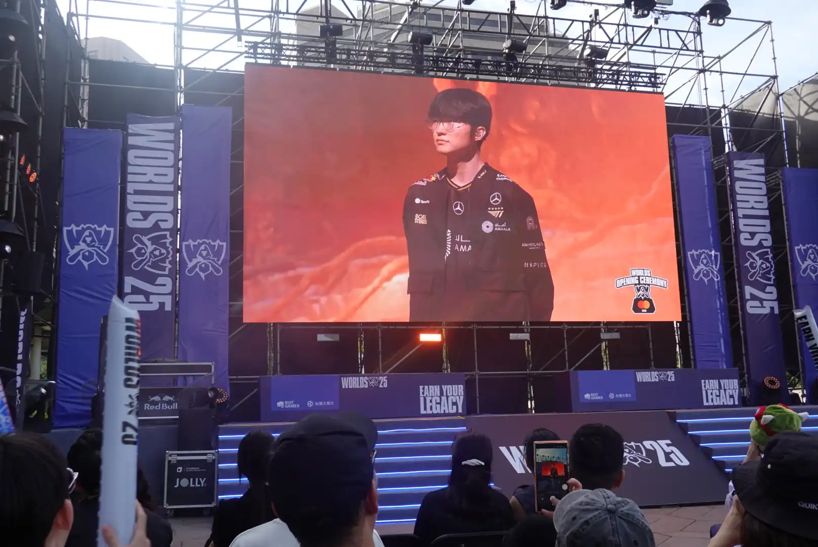 《英雄聯盟》見證六冠傳奇誕生 101 水舞廣場 觀賽派對賽後回顧