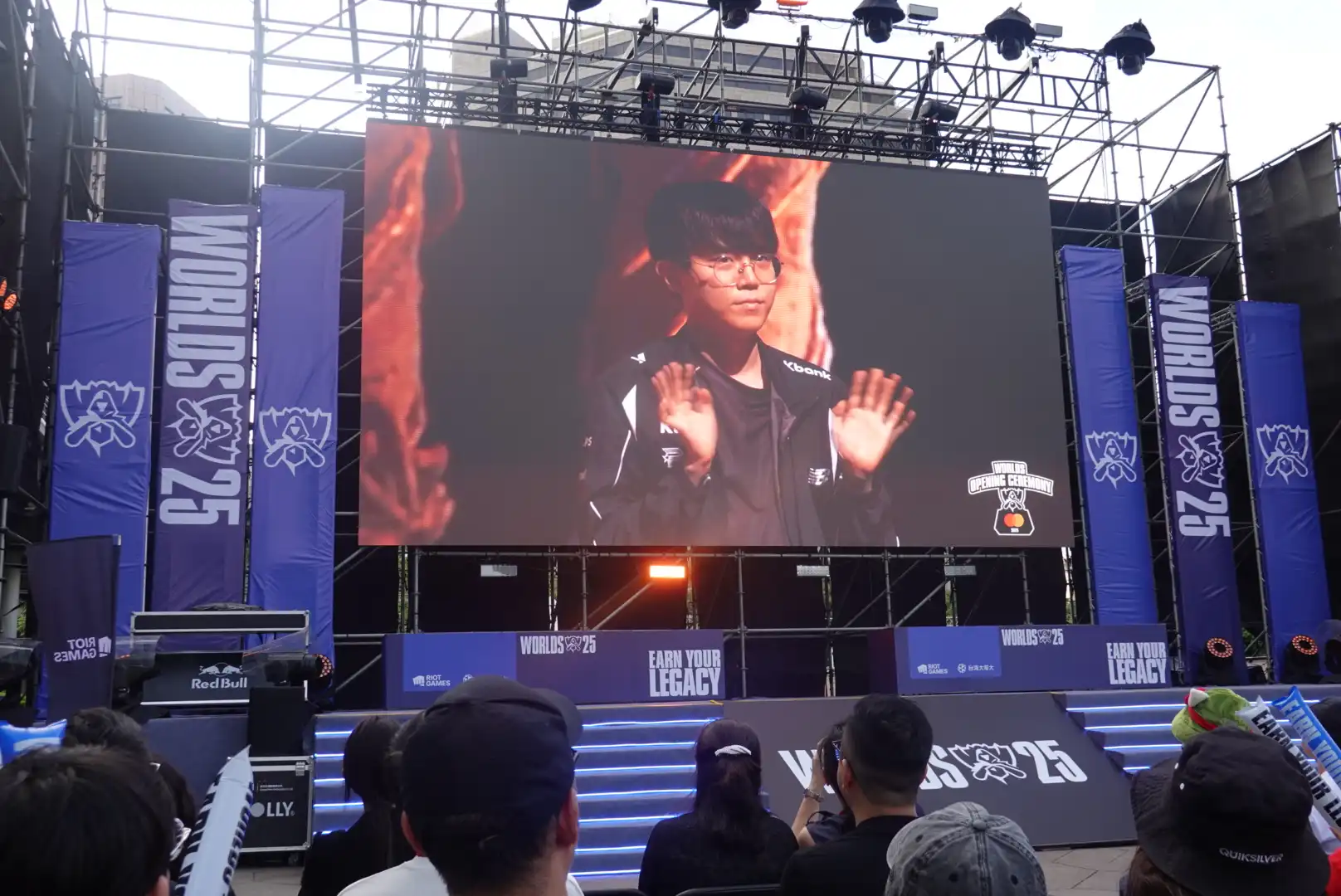 《英雄聯盟》見證六冠傳奇誕生 101 水舞廣場 觀賽派對賽後回顧