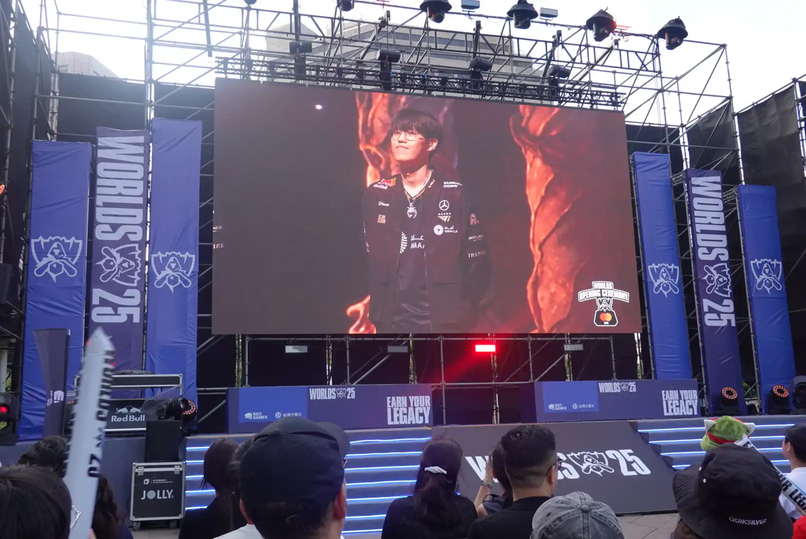 《英雄聯盟》見證六冠傳奇誕生 101 水舞廣場 觀賽派對賽後回顧