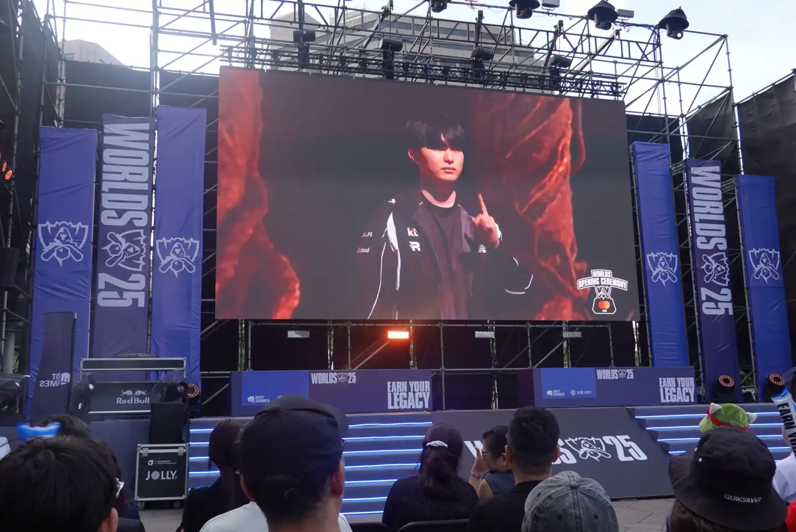 《英雄聯盟》見證六冠傳奇誕生 101 水舞廣場 觀賽派對賽後回顧