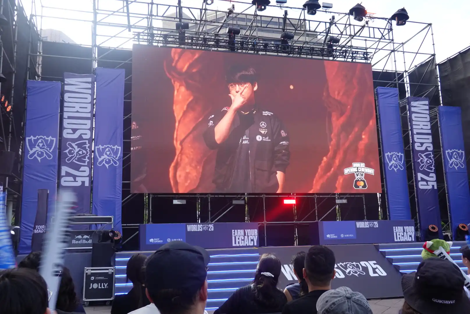 《英雄聯盟》見證六冠傳奇誕生 101 水舞廣場 觀賽派對賽後回顧