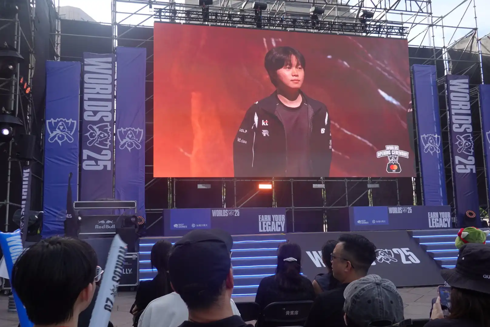 《英雄聯盟》見證六冠傳奇誕生 101 水舞廣場 觀賽派對賽後回顧