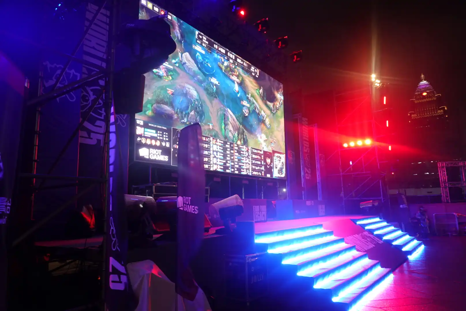 《英雄聯盟》見證六冠傳奇誕生 101 水舞廣場 觀賽派對賽後回顧