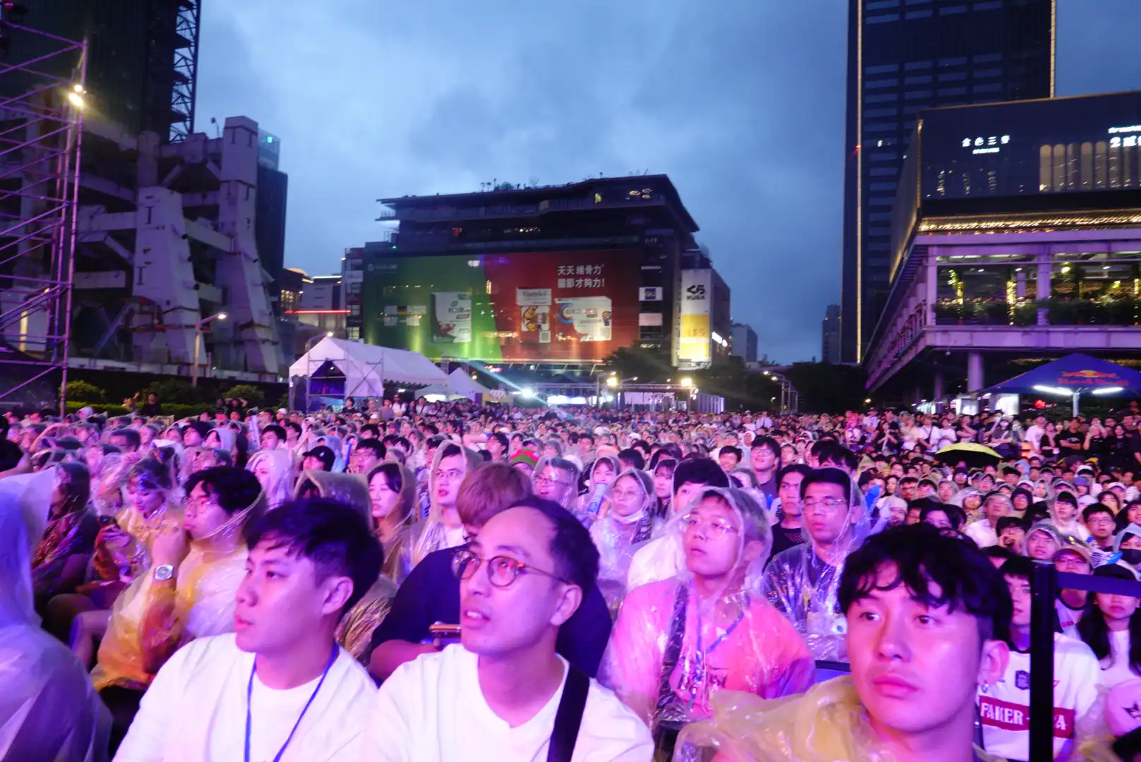 《英雄聯盟》見證六冠傳奇誕生 101 水舞廣場 觀賽派對賽後回顧