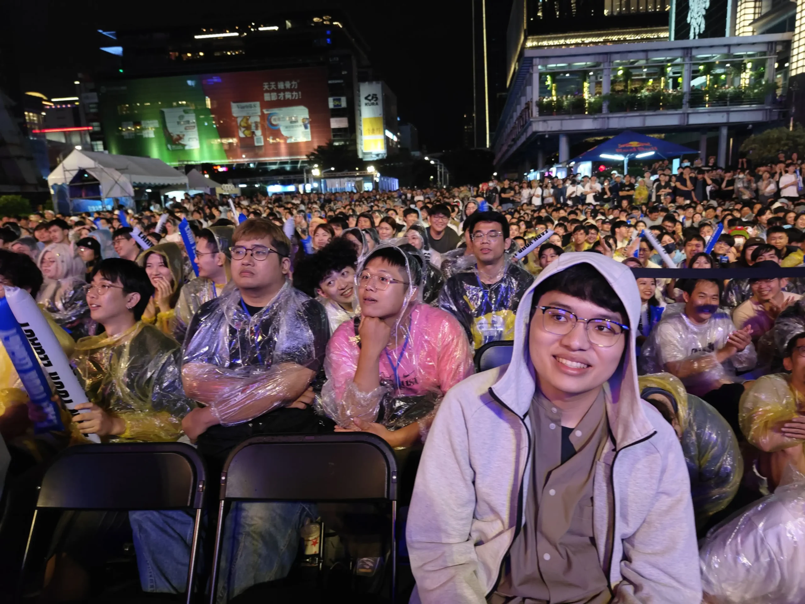 《英雄聯盟》見證六冠傳奇誕生 101 水舞廣場 觀賽派對賽後回顧