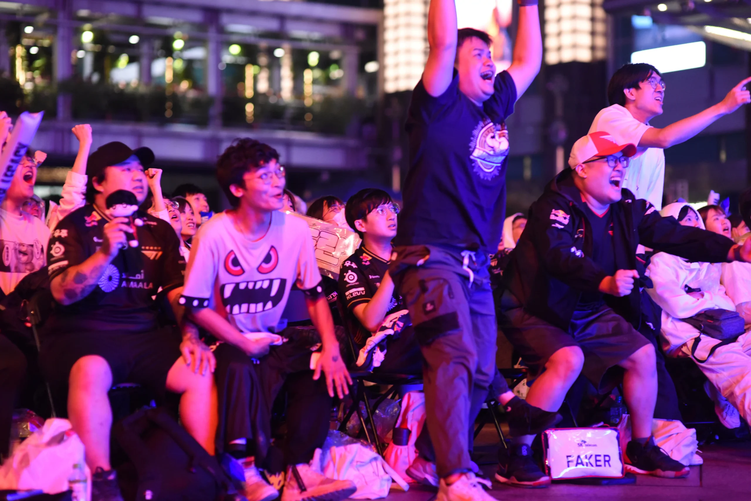 《英雄聯盟》見證六冠傳奇誕生 101 水舞廣場 觀賽派對賽後回顧