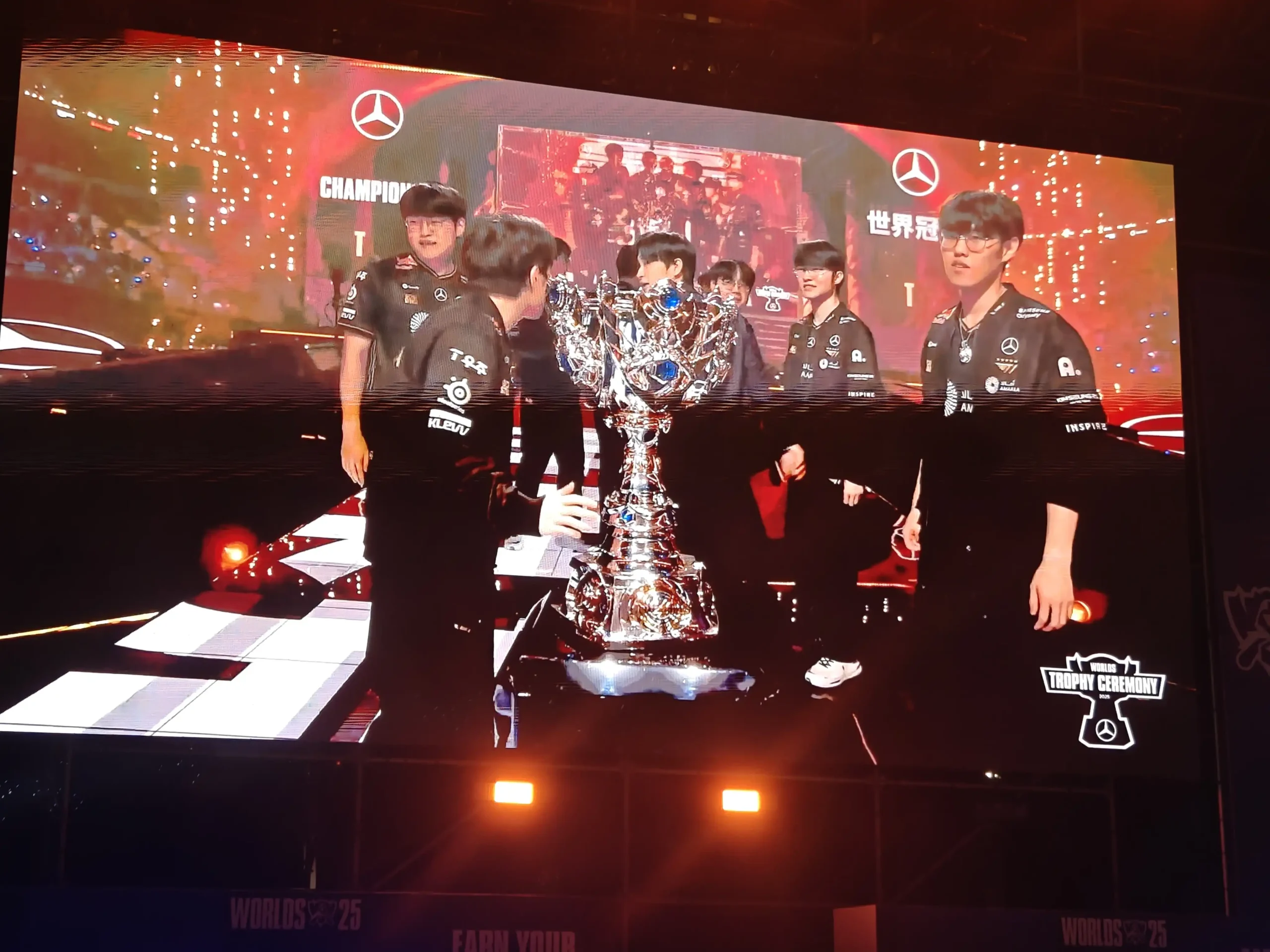 《英雄聯盟》見證六冠傳奇誕生 101 水舞廣場 觀賽派對賽後回顧