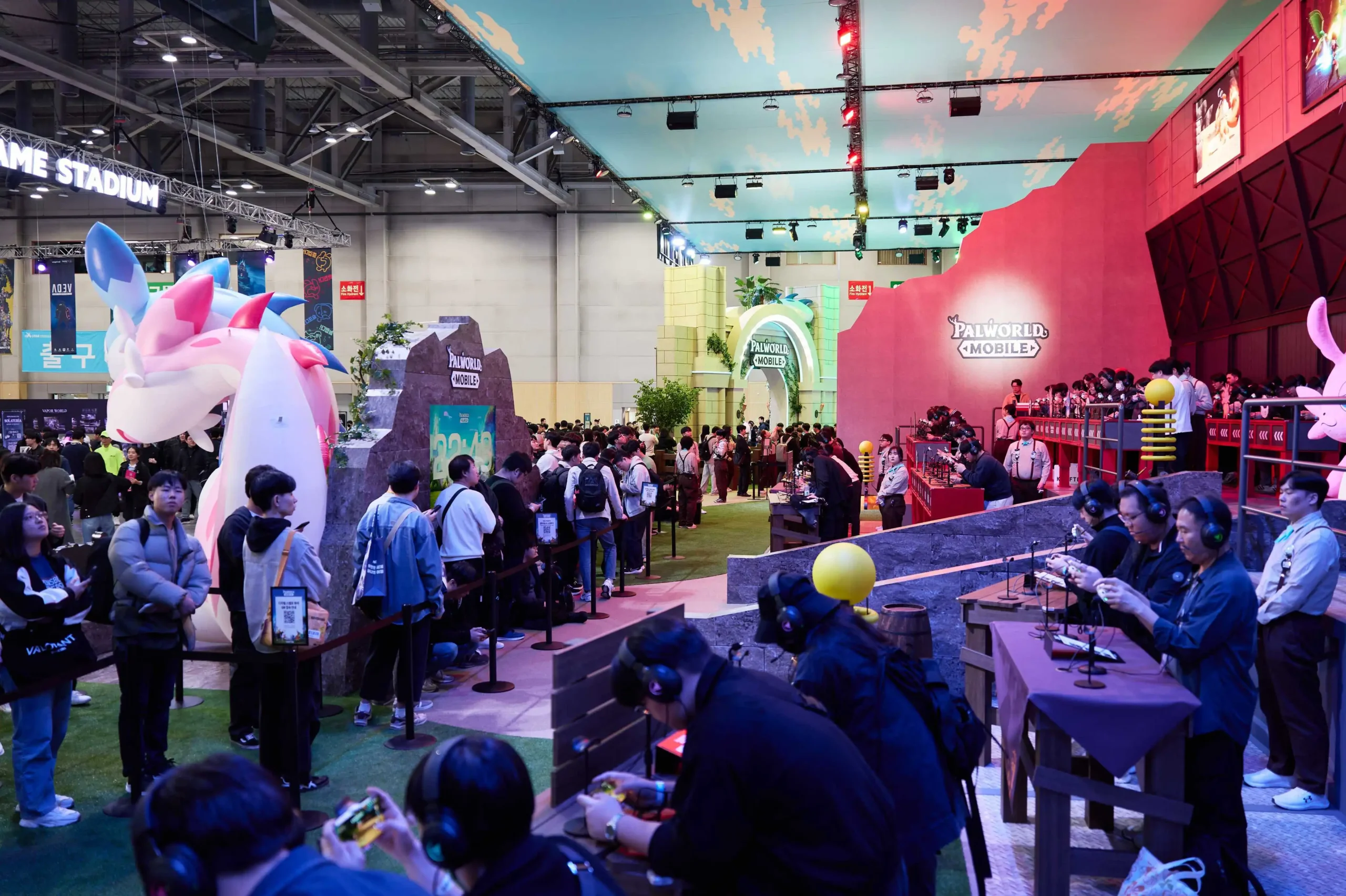 KRAFTON G-STAR 2025 現場直擊！《幻獸帕魯 Mobile》首度公開試玩 CAFÉ PUBG 與熱力滿點的舞台節目，讓現場體驗熱潮不斷升溫