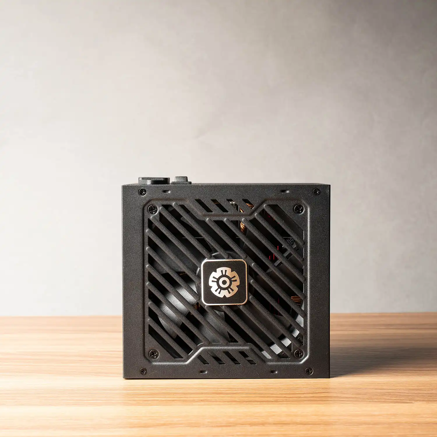 ENERMAX 保銳科技推出 REVOLUTION III S 1000W白金 ATX 3.1 電源供應器