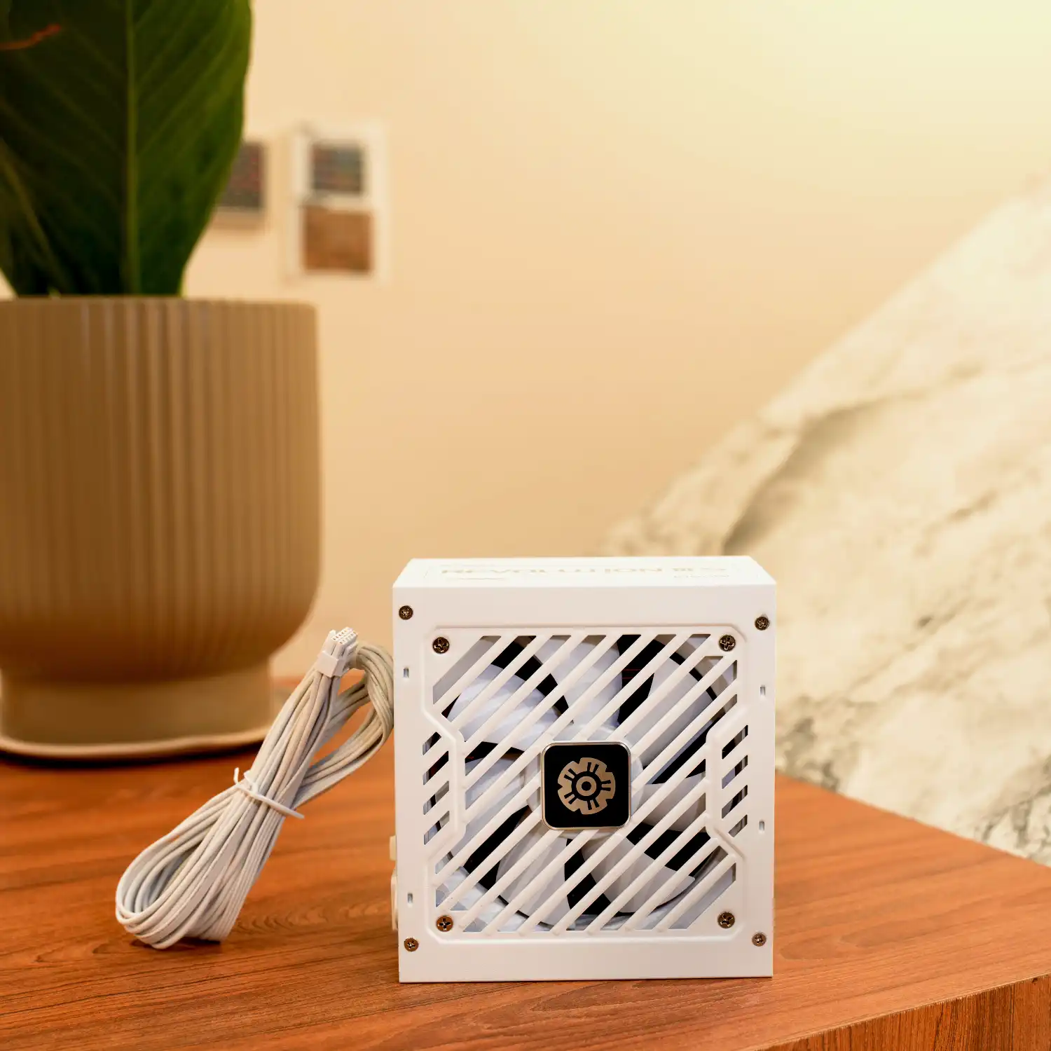 ENERMAX 保銳科技推出 REVOLUTION III S 1000W白金 ATX 3.1 電源供應器