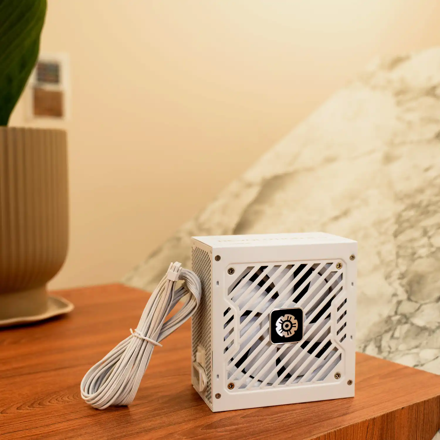 ENERMAX 保銳科技推出 REVOLUTION III S 1000W白金 ATX 3.1 電源供應器