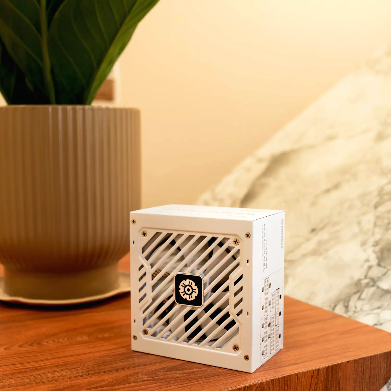 ENERMAX 保銳科技推出 REVOLUTION III S 1000W白金 ATX 3.1 電源供應器