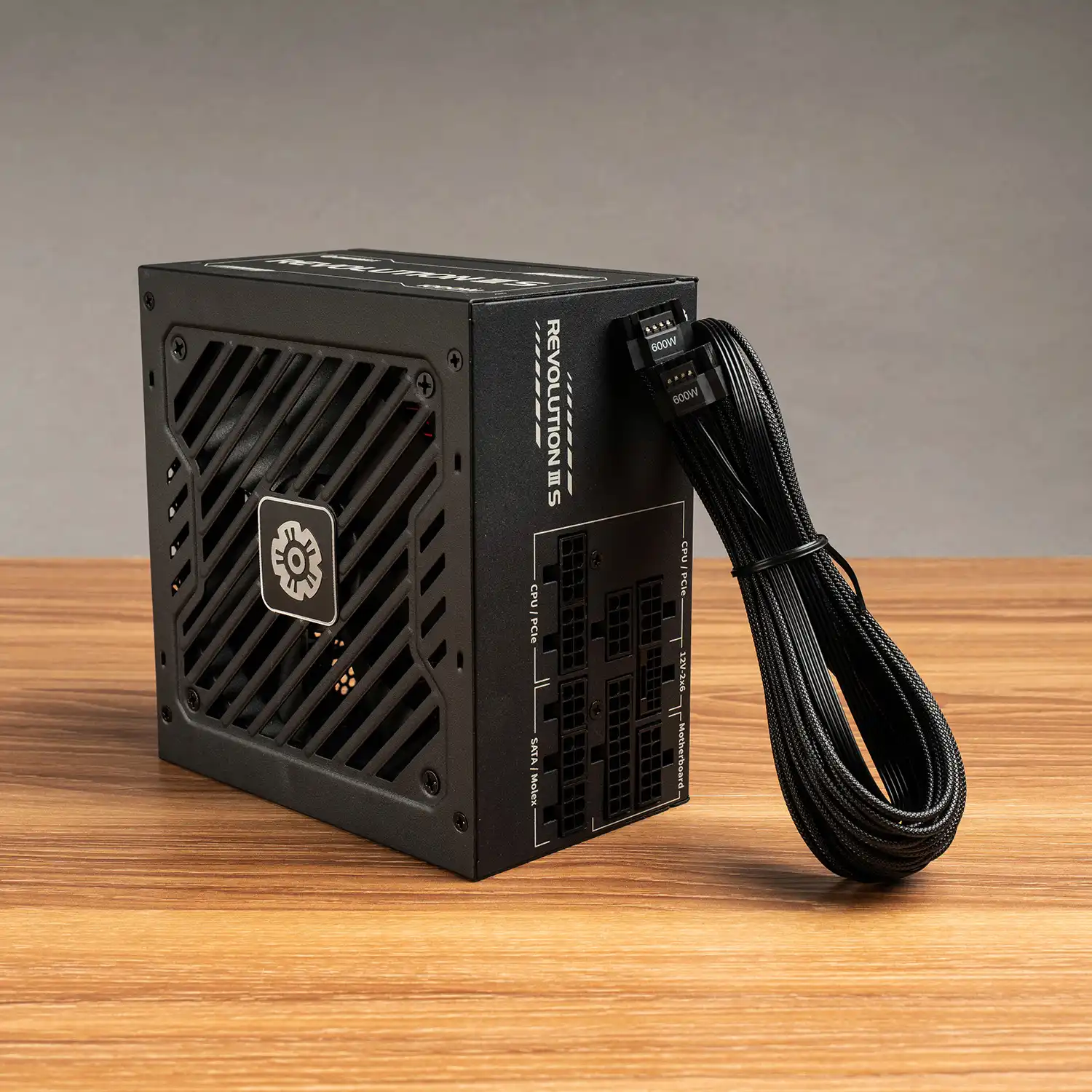 ENERMAX 保銳科技推出 REVOLUTION III S 1000W白金 ATX 3.1 電源供應器