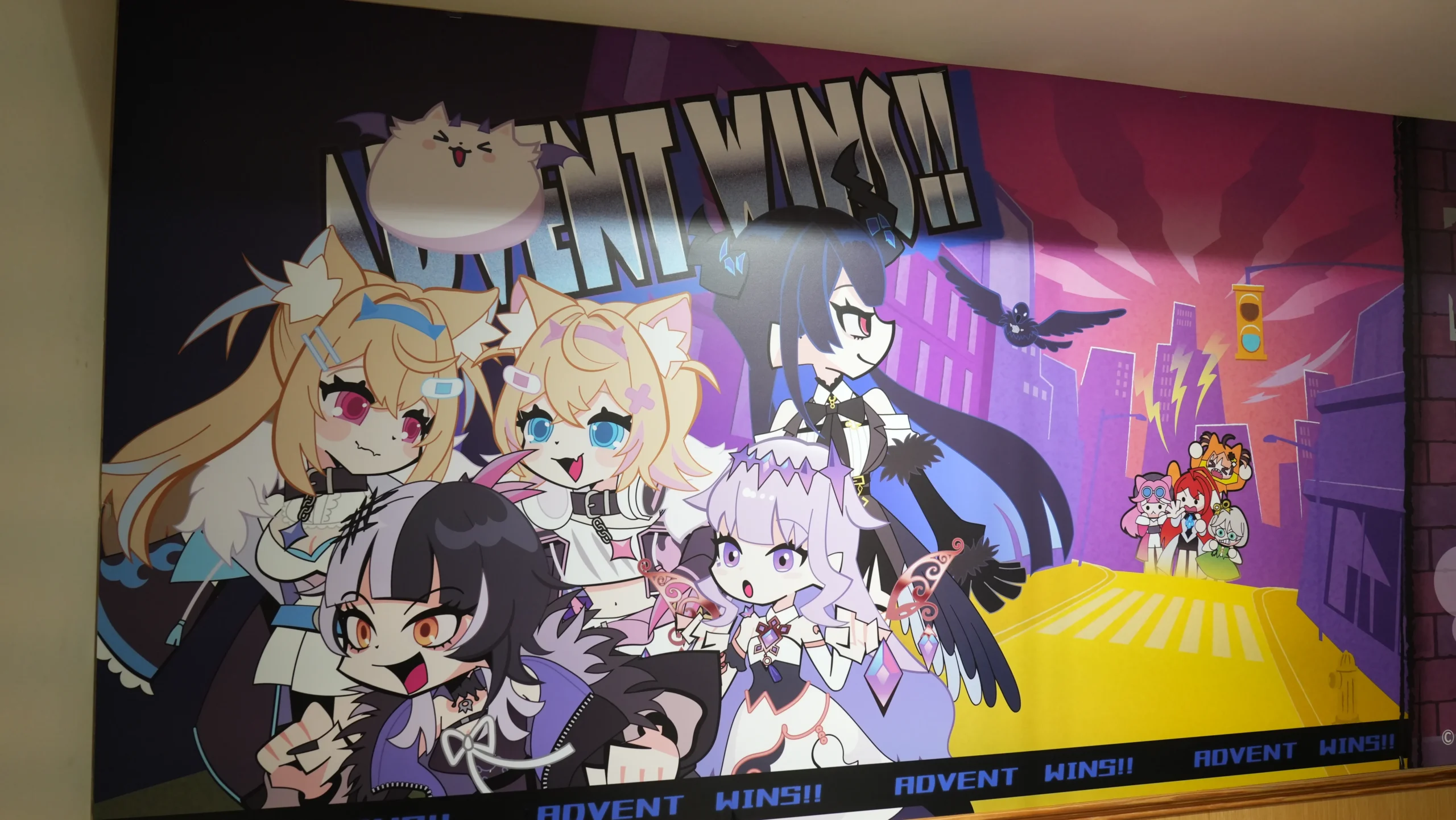 【開箱】延續兩大陣營的交鋒！萌番 More Fun x hololive EN《Advent VS Justice》合作主題餐廳登場！