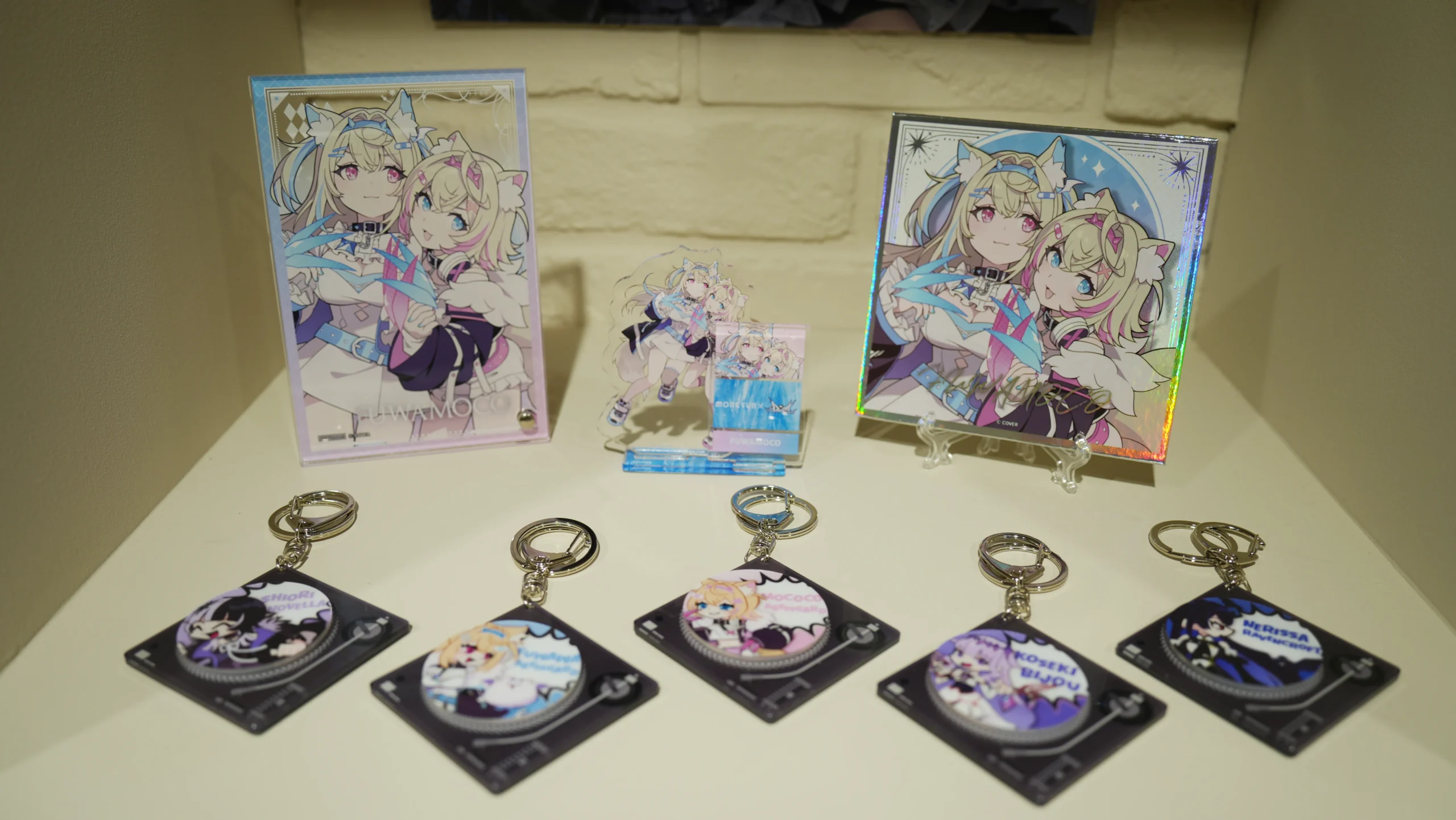 【開箱】延續兩大陣營的交鋒！萌番 More Fun x hololive EN《Advent VS Justice》合作主題餐廳登場！