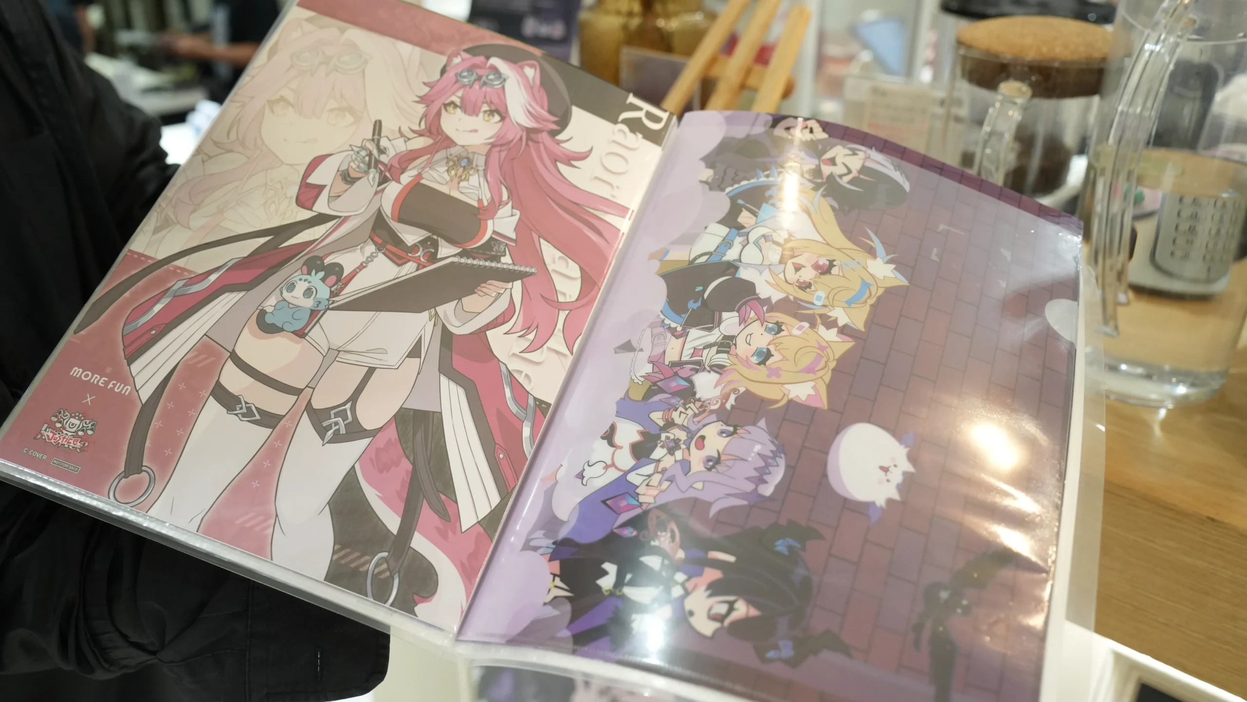 【開箱】延續兩大陣營的交鋒！萌番 More Fun x hololive EN《Advent VS Justice》合作主題餐廳登場！