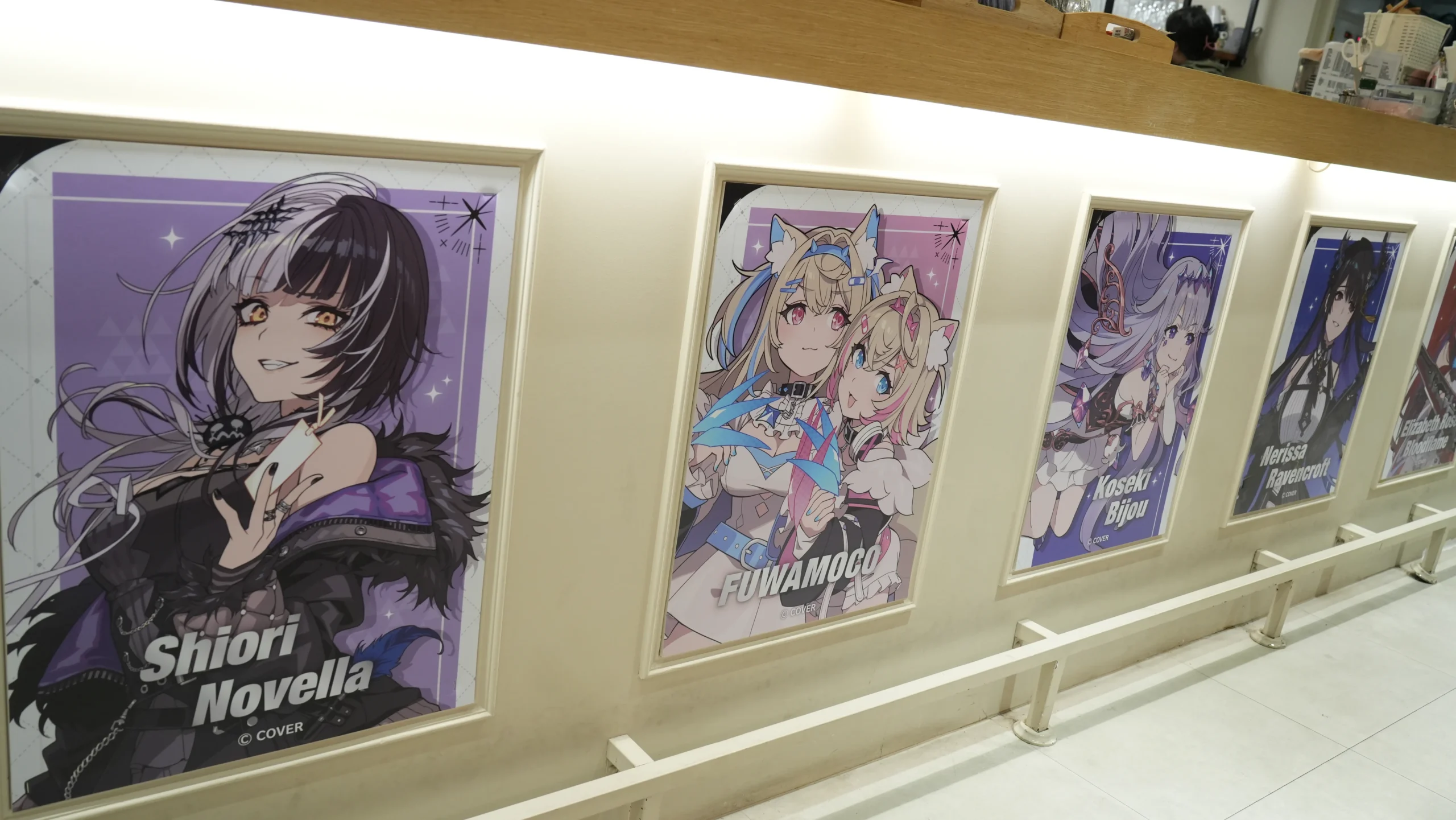 【開箱】延續兩大陣營的交鋒！萌番 More Fun x hololive EN《Advent VS Justice》合作主題餐廳登場！