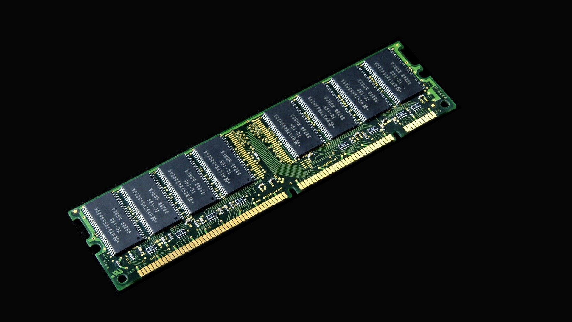 AI 吸乾產能？記憶體漲價恐延續五年　業者示警「2026產能已鎖死」