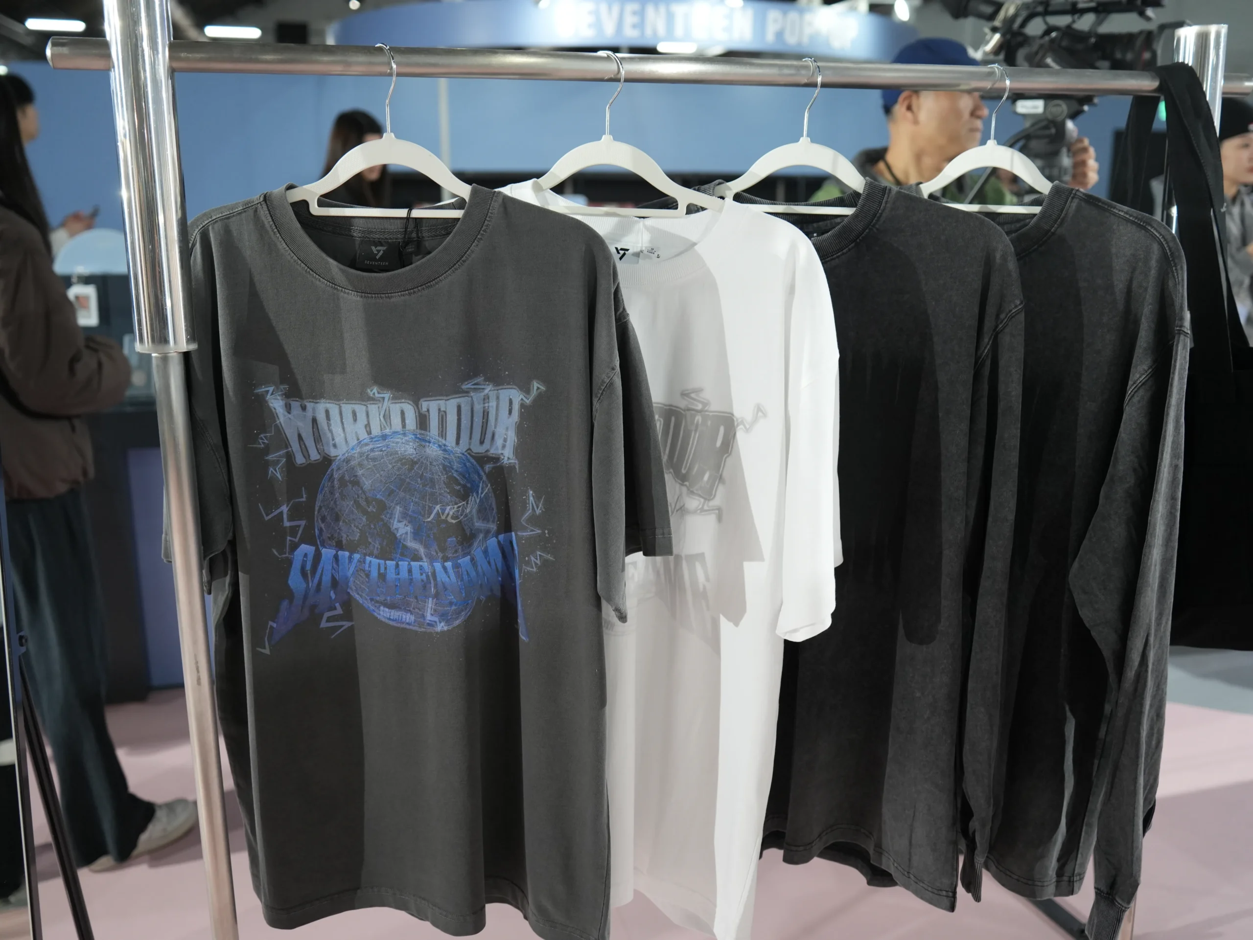 【開箱】集合啦！克拉親友會！SEVENTEEN 官方快閃店正式登場，還有超強打卡互動空間等你蒞臨