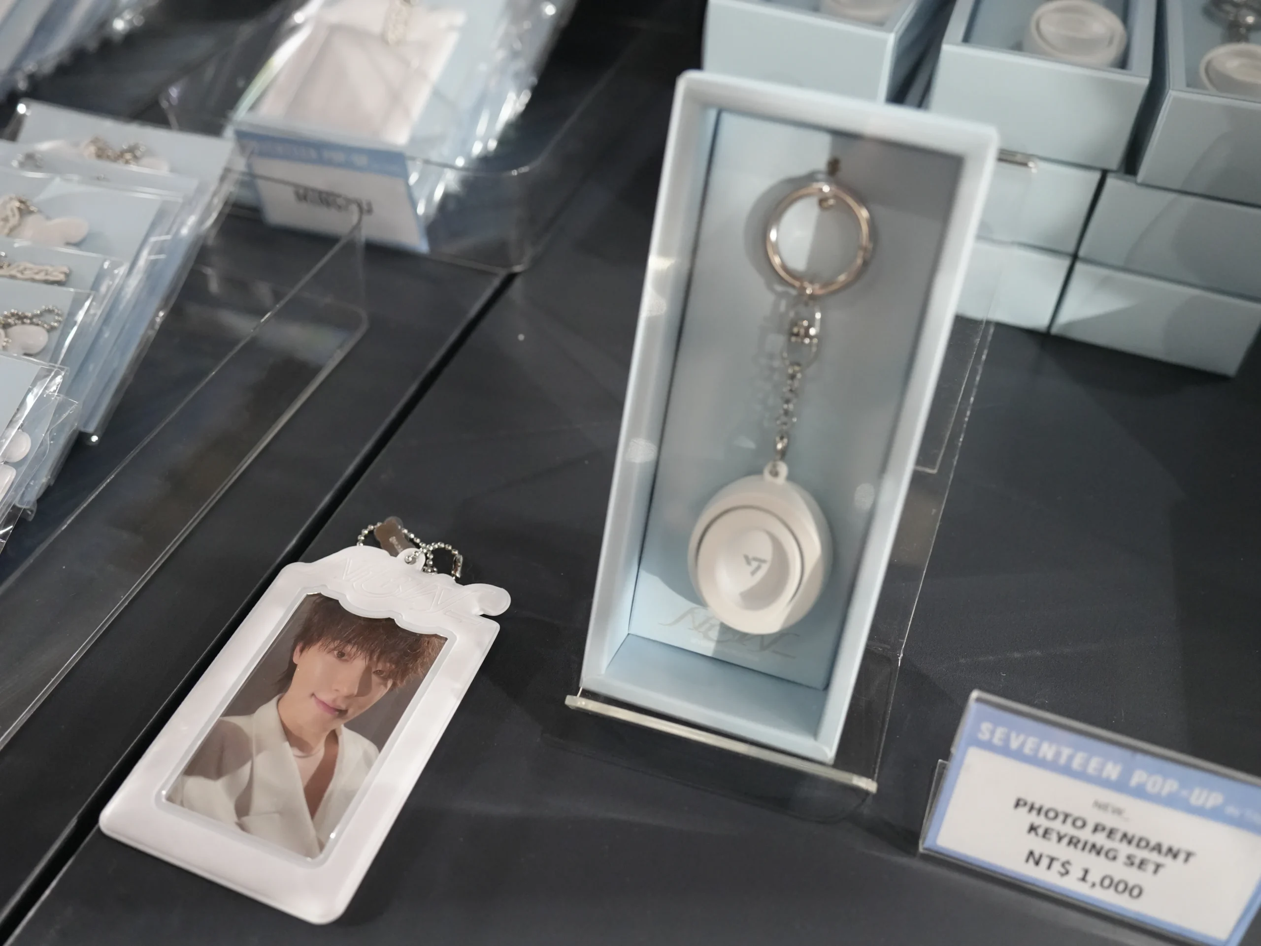 【開箱】集合啦！克拉親友會！SEVENTEEN 官方快閃店正式登場，還有超強打卡互動空間等你蒞臨