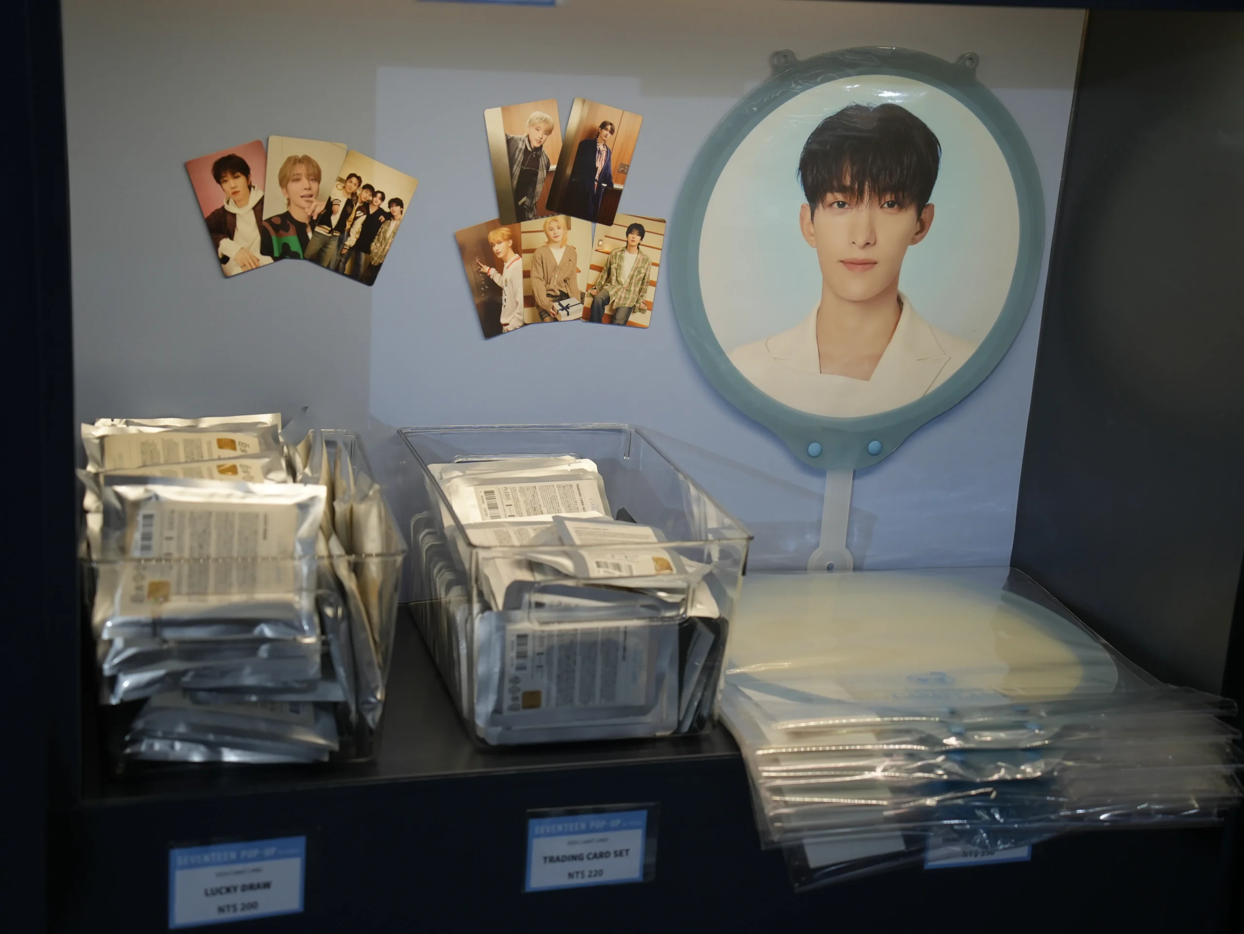 【開箱】集合啦！克拉親友會！SEVENTEEN 官方快閃店正式登場，還有超強打卡互動空間等你蒞臨