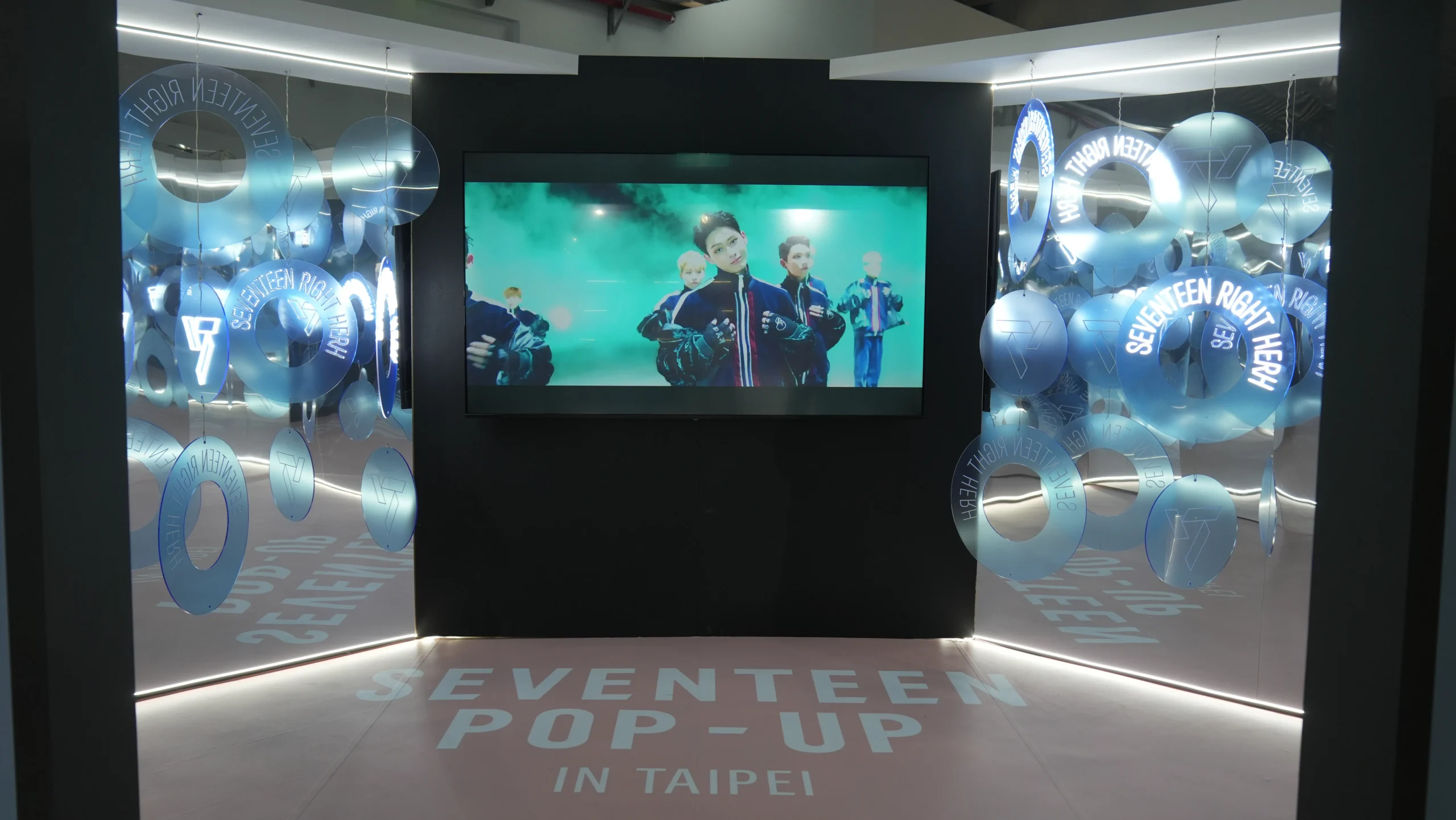 【開箱】集合啦！克拉親友會！SEVENTEEN 官方快閃店正式登場，還有超強打卡互動空間等你蒞臨