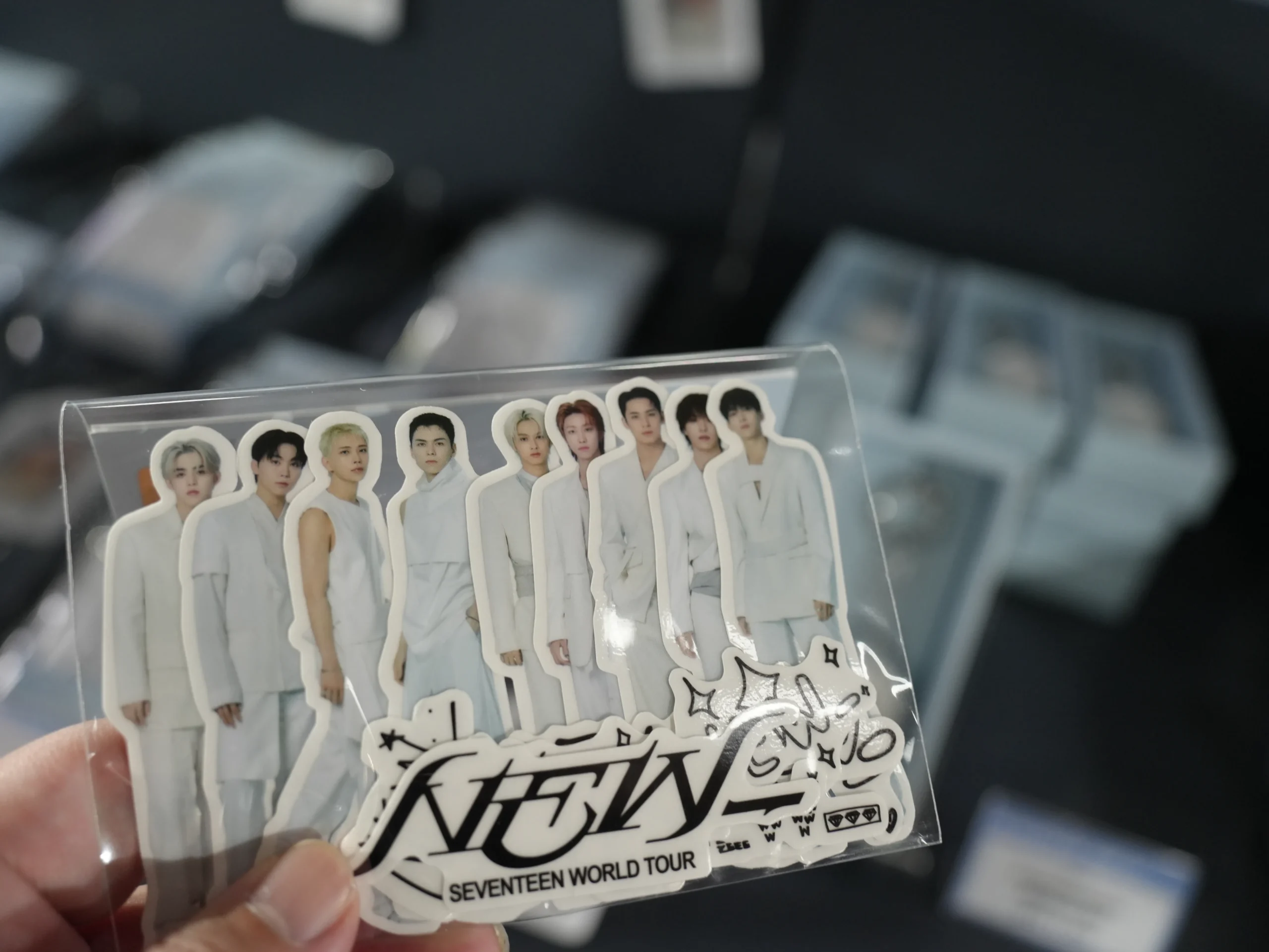 【開箱】集合啦！克拉親友會！SEVENTEEN 官方快閃店正式登場，還有超強打卡互動空間等你蒞臨