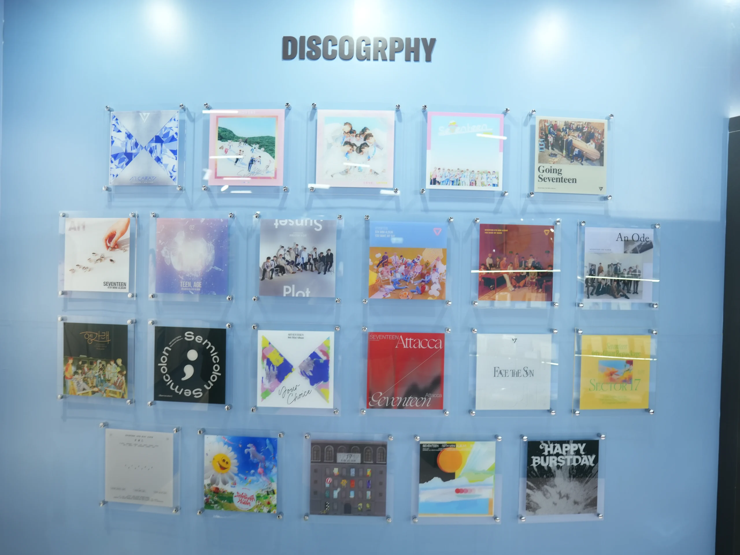 【開箱】集合啦！克拉親友會！SEVENTEEN 官方快閃店正式登場，還有超強打卡互動空間等你蒞臨